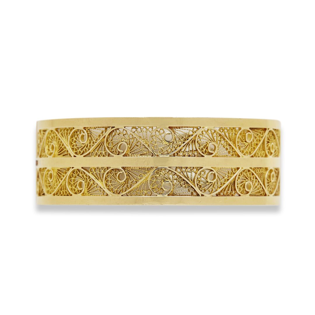 Null Rigid bracelet in 18K (750) gold with openwork decoration, gross weight: 57&hellip;