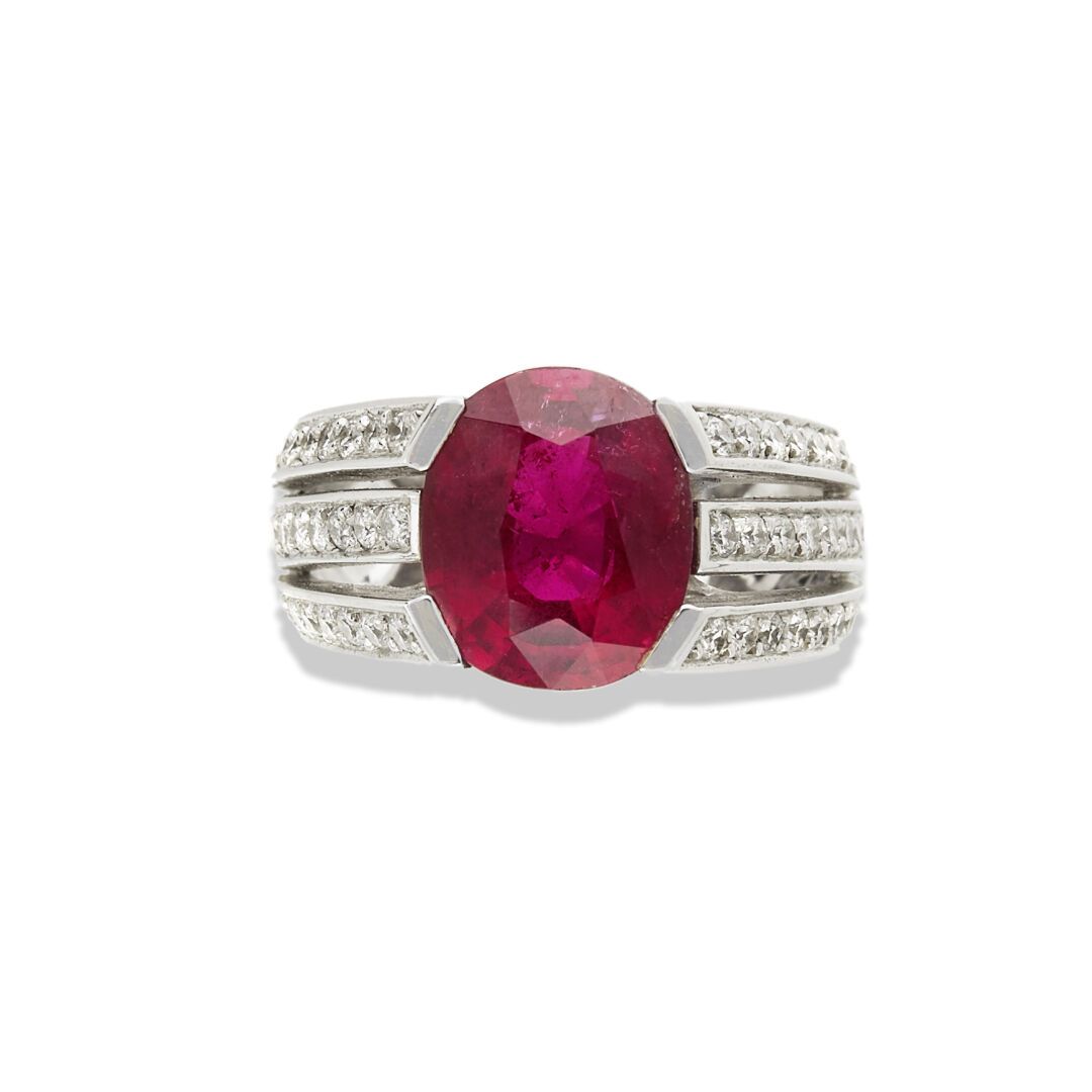 Null Ruby and diamond ring

Set with a rubellite measuring 11.94 x 10 x 5.98 mm,&hellip;