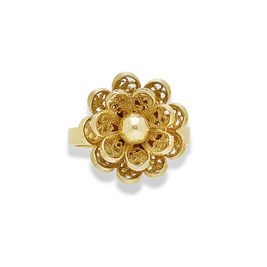Null Ring in 18K (750) gold with flower decoration, gross weight: 4.65 grs, TDD:&hellip;