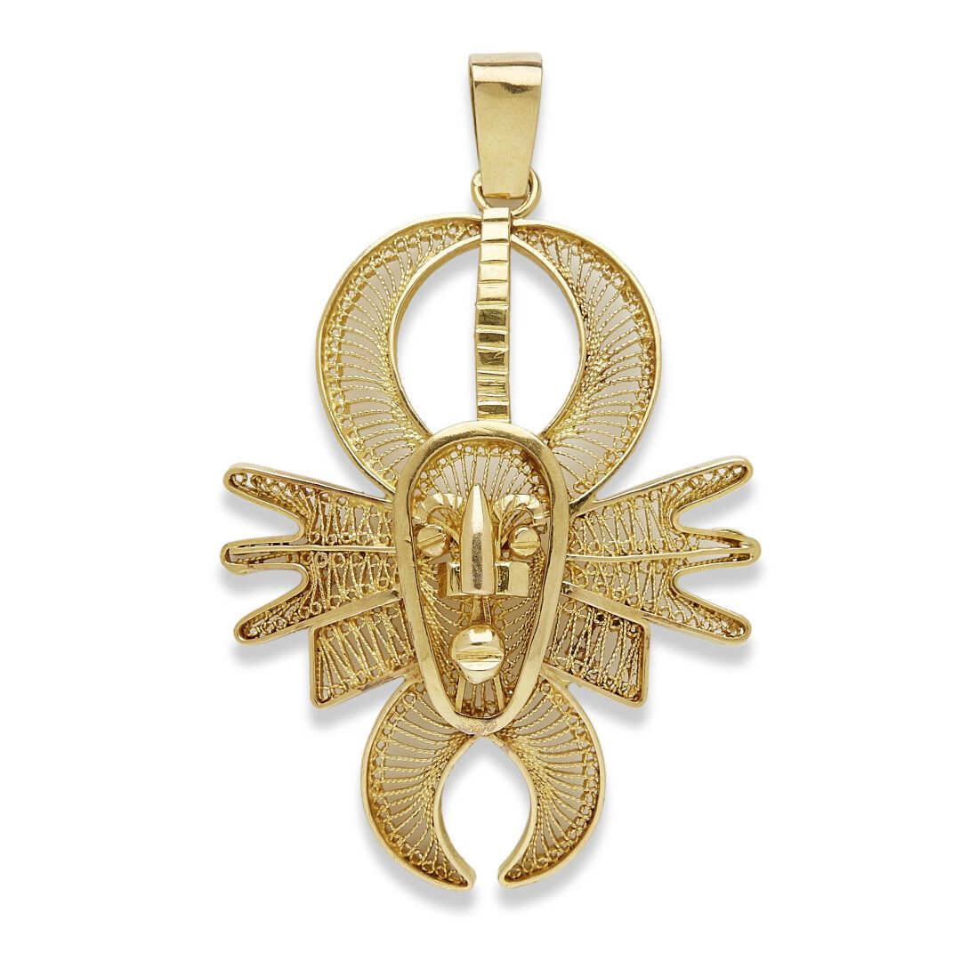 Null Pendant in 18K gold (750) representing a mask, gross weight: 12.27 grs, len&hellip;