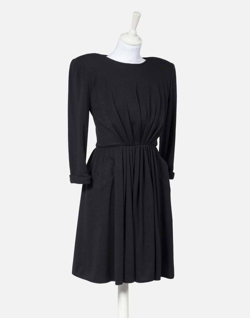 VALENTINO Boutique Robe à manches longue en laine noire à poches, taille 6