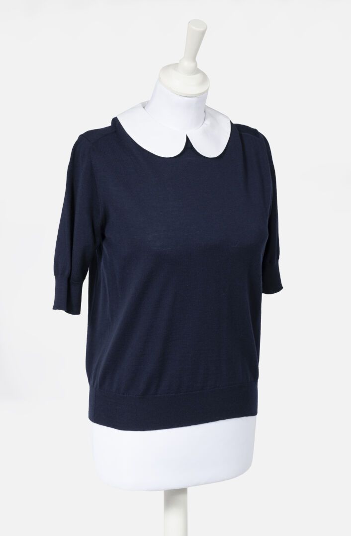 LOUIS VUITTON Navy blue wool short sleeve sweater



White cotton Claudine colla&hellip;