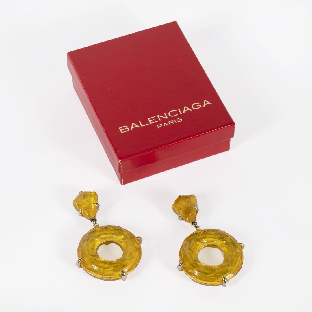 BALENCIAGA - Paris - Le Dix 一对镀金金属和黄色树脂耳夹

盒子