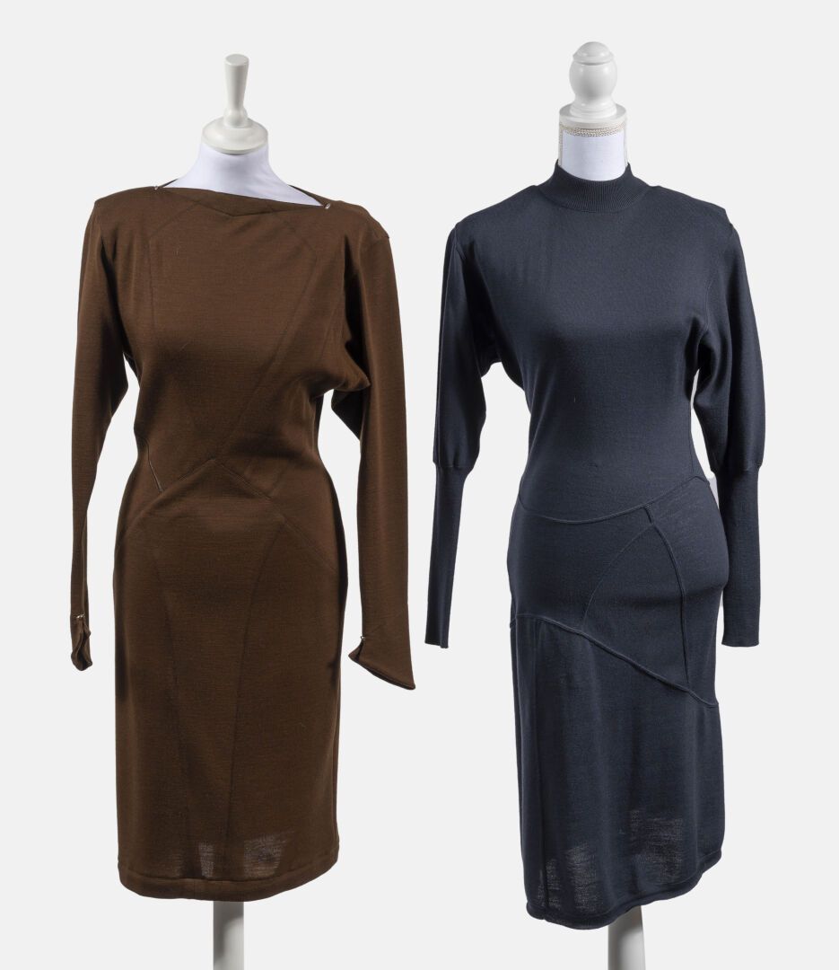 ALAIA - 棕色羊毛几何图案镂空长袖半身裙 
尺寸40

- 蓝灰色羊毛几何剪裁紧身袖、漏斗领和纽扣式中裙
尺寸M

状况良好