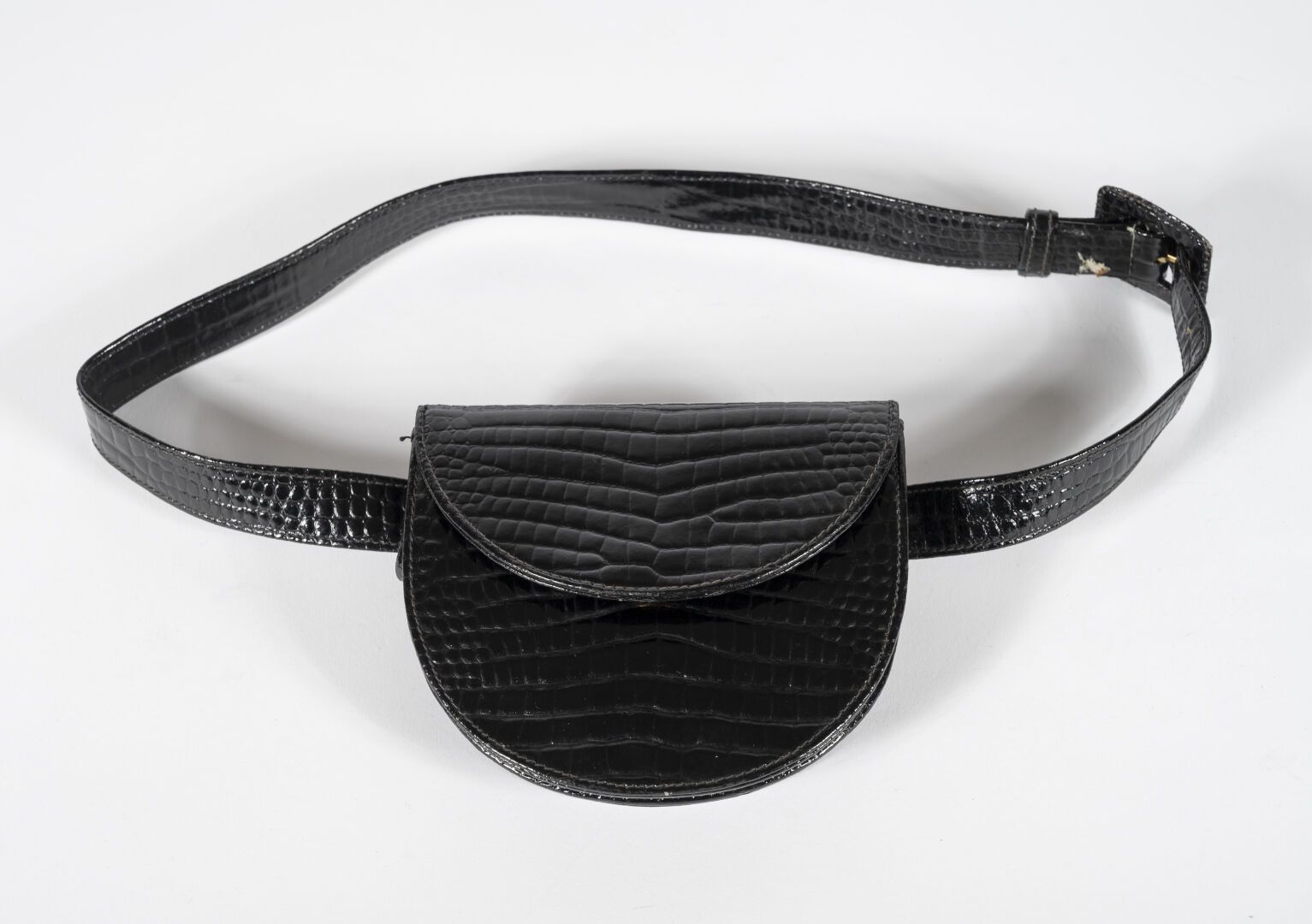 SAINT LAURENT RIVE GAUCHE Sac porté ceinture en cuir noir imitation, signé Saint&hellip;