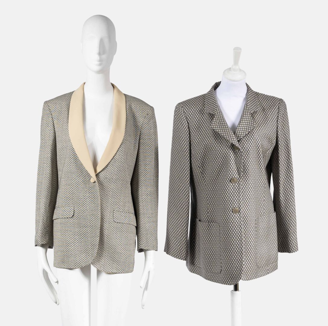 GIORGIO ARMANI 两件夹克，一件是人字形图案，一件是菱形图案
尺寸50和推定尺寸50

状况一般，有污点和色差