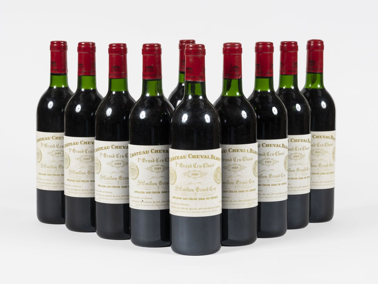 10 bouteilles Château Cheval Blanc 1989 10瓶 白马酒庄1989
圣埃米利永1级酒庄A级

酒标轻微损坏，其中一个有污点&hellip;