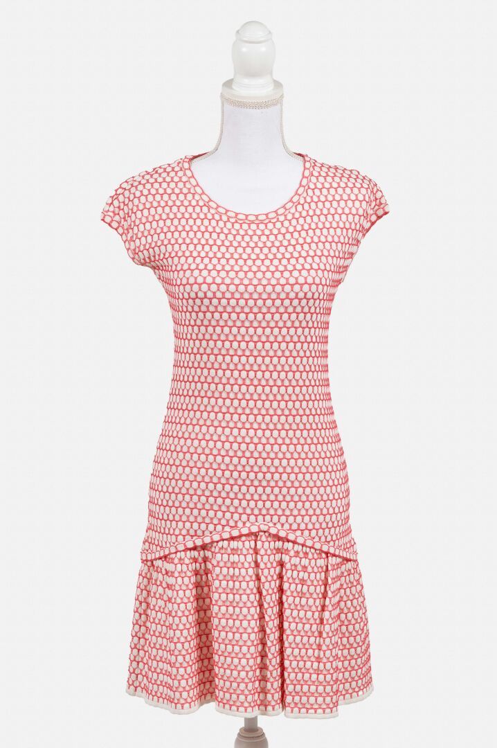 CHANEL Wabenförmiges Kleid in weiß und rosa.
Vermutete Größe 36

Sehr guter gebr&hellip;