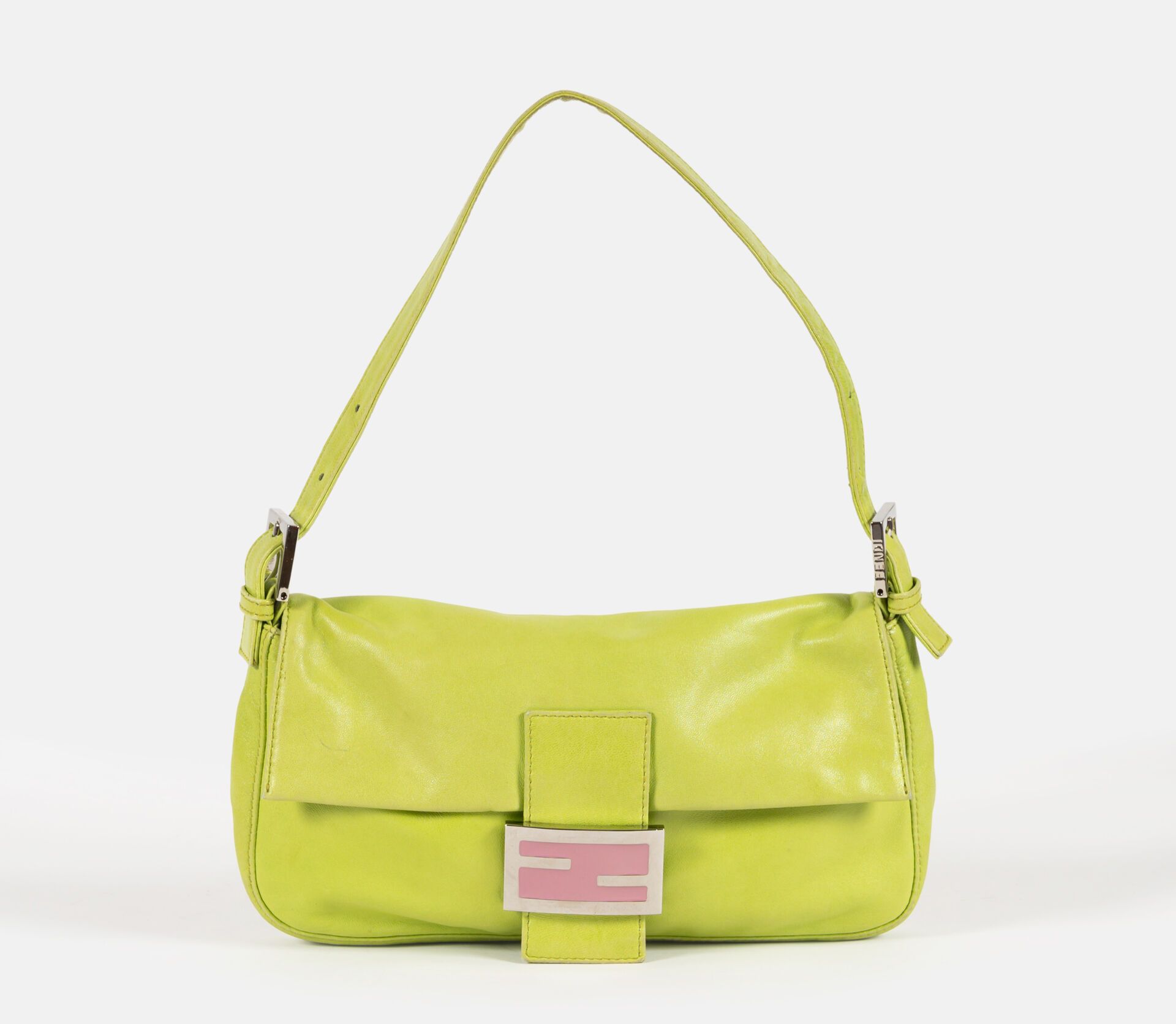 FENDI Baguette-Tasche aus apfelgrünem Lammleder
Schmuck aus palladiumbeschichtet&hellip;