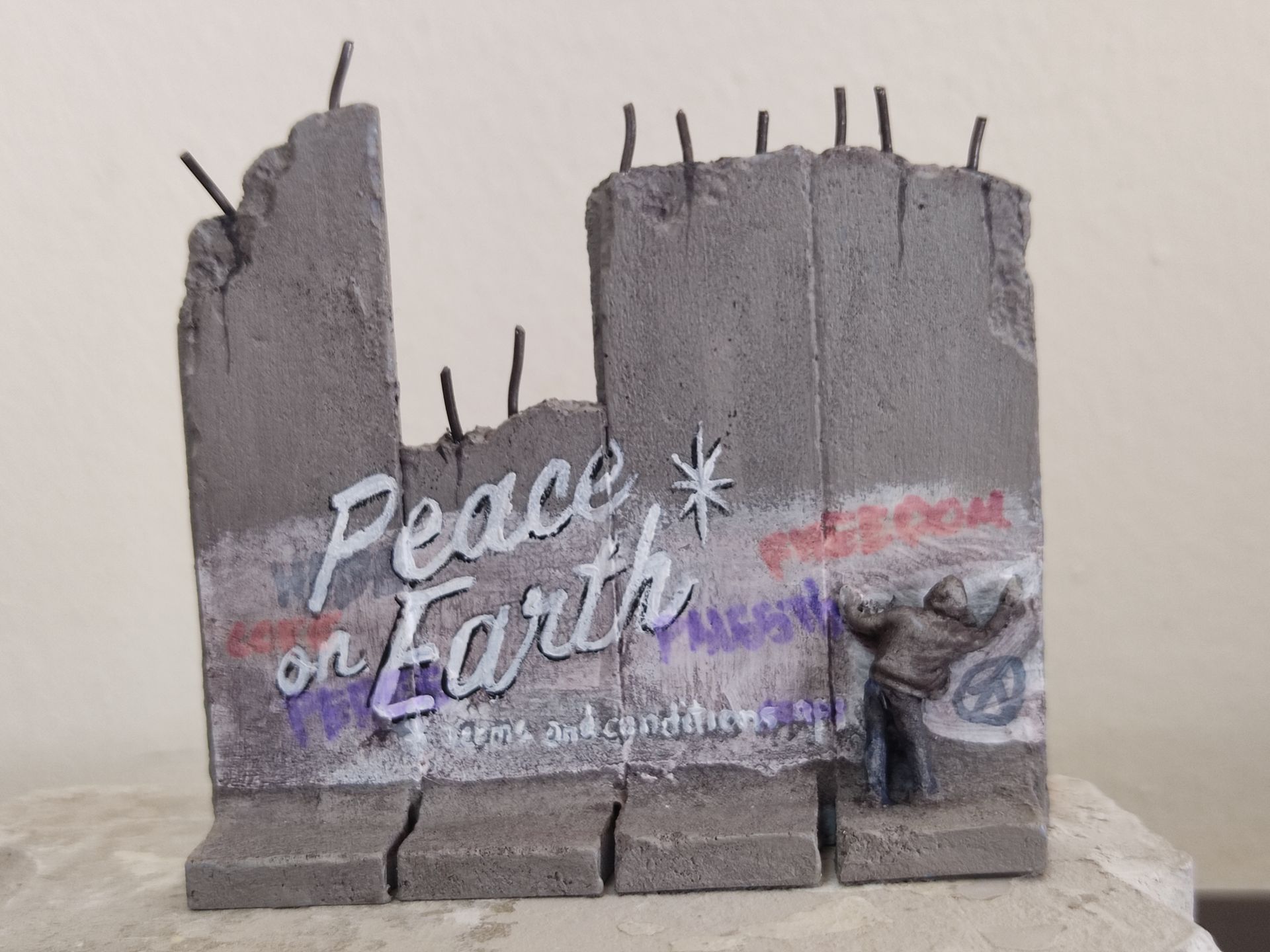 BANKSY "Walled Off Hotel - Four-Part Souvenir Defeated Wall Section (Peace On Ea&hellip;