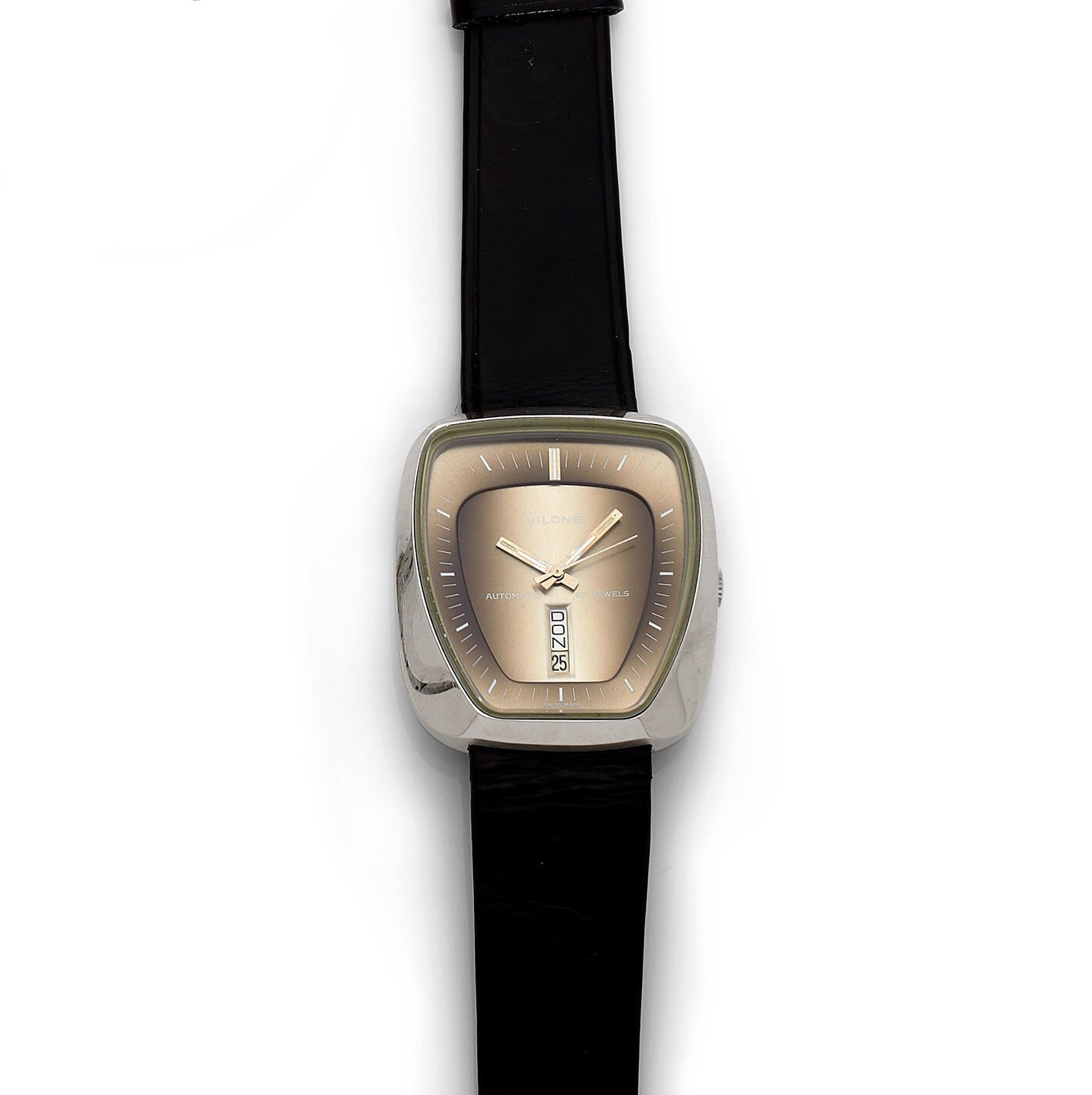 VILONG 维龙
男士不锈钢和金属腕表，约1970年，棕色渐变表盘，凸起的分钟轨道，指挥棒式指针，中央秒针，六点钟方向有星期和日期指示。编号为11-301的旋&hellip;