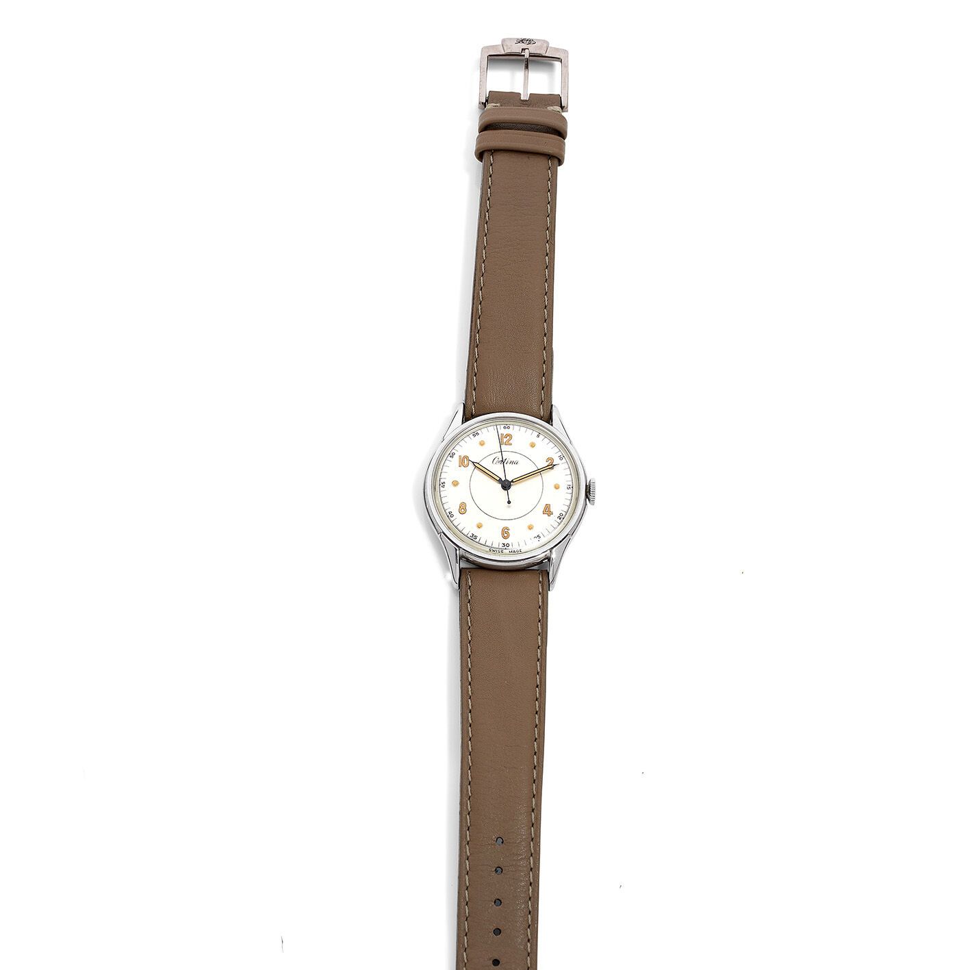 CERTINA CERTINA 
男士钢制金属腕表，约1950年，银色扇形表盘，银色时圈，涂有荧光材料的阿拉伯数字和指标，蓝色注射器指针。实心钢表背，参考编号8&hellip;