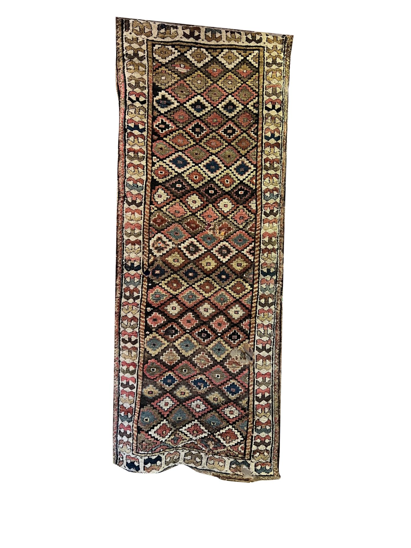 Null 东方的地毯

Melayer地毯，多色的色调。中央和边框装饰有风格化的几何元素。

使用状况，孔 - 长2.73 x 长1.17厘米