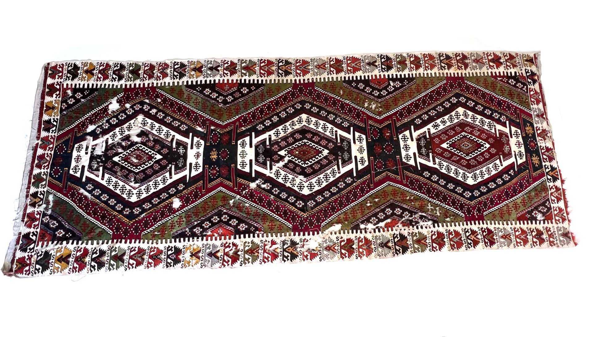 Null TAPISD'ORIENT 

Tapis Kilim, tons bruns, verts, rouges et beiges. Décor de &hellip;