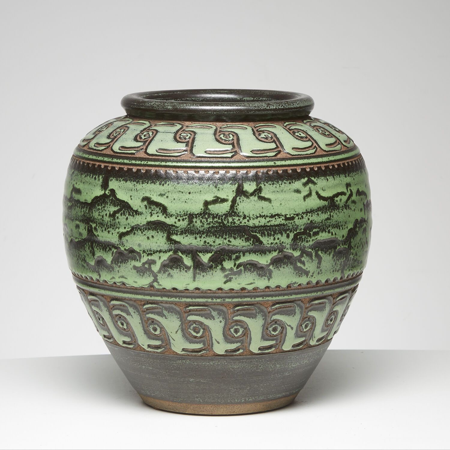 ÉMILE LENOBLE (1875-1940) ÉMILE LENOBLE (1875-1940)
Vase en grès à corps ovoïde &hellip;