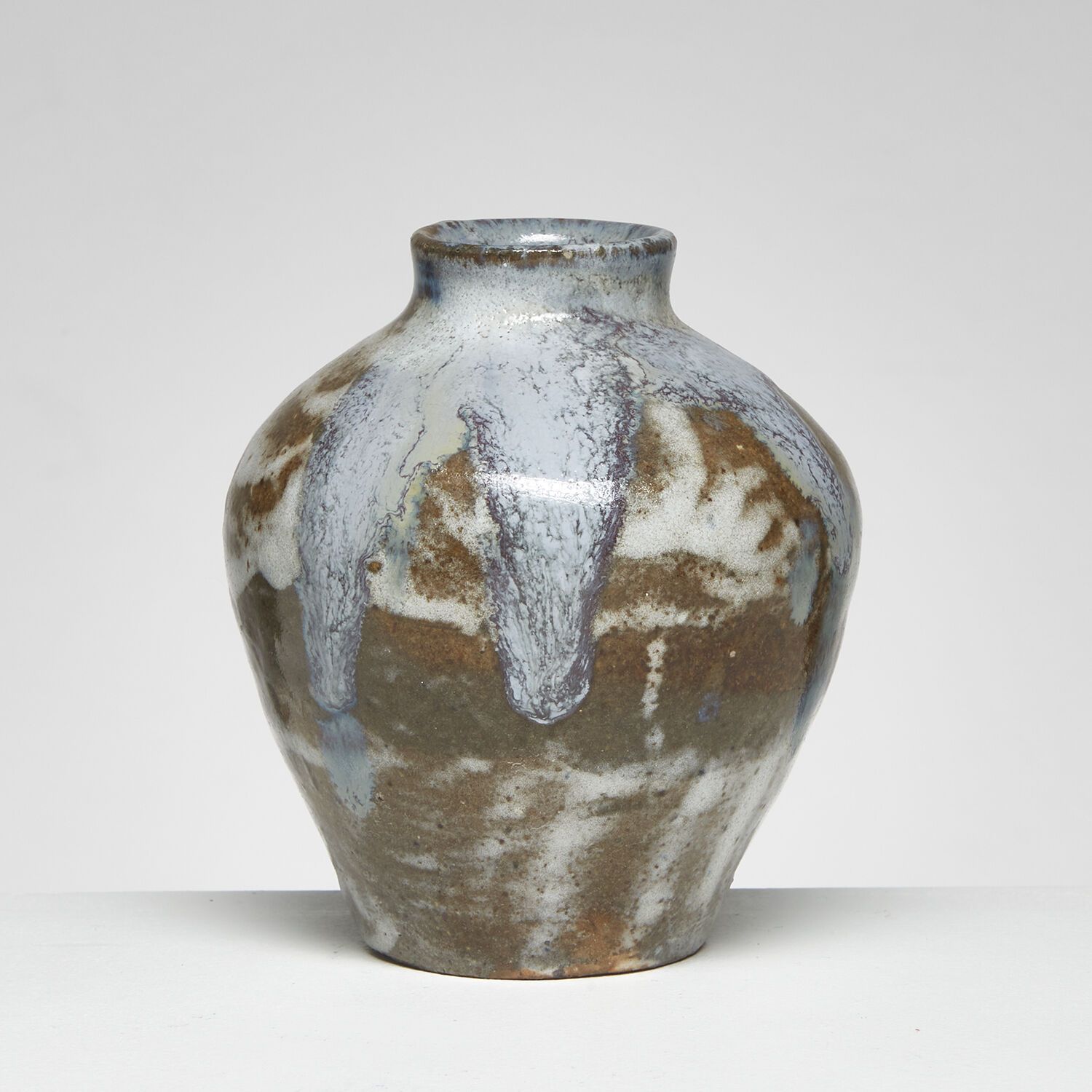 EUGENE LION (1867 - 1945) EUGENE LION (1867 - 1945) 
Vase en grès à corps ovoïde&hellip;