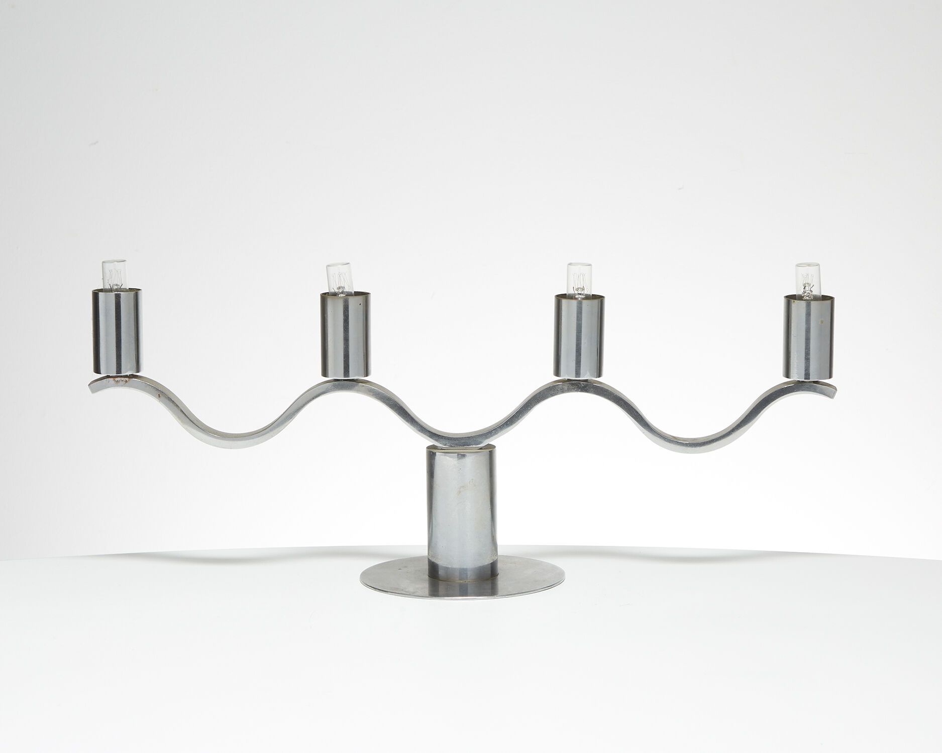 TRAVAIL FRANCAIS TRAVAIL FRANCAIS 
Lampe de table à quatre lumières en métal nic&hellip;