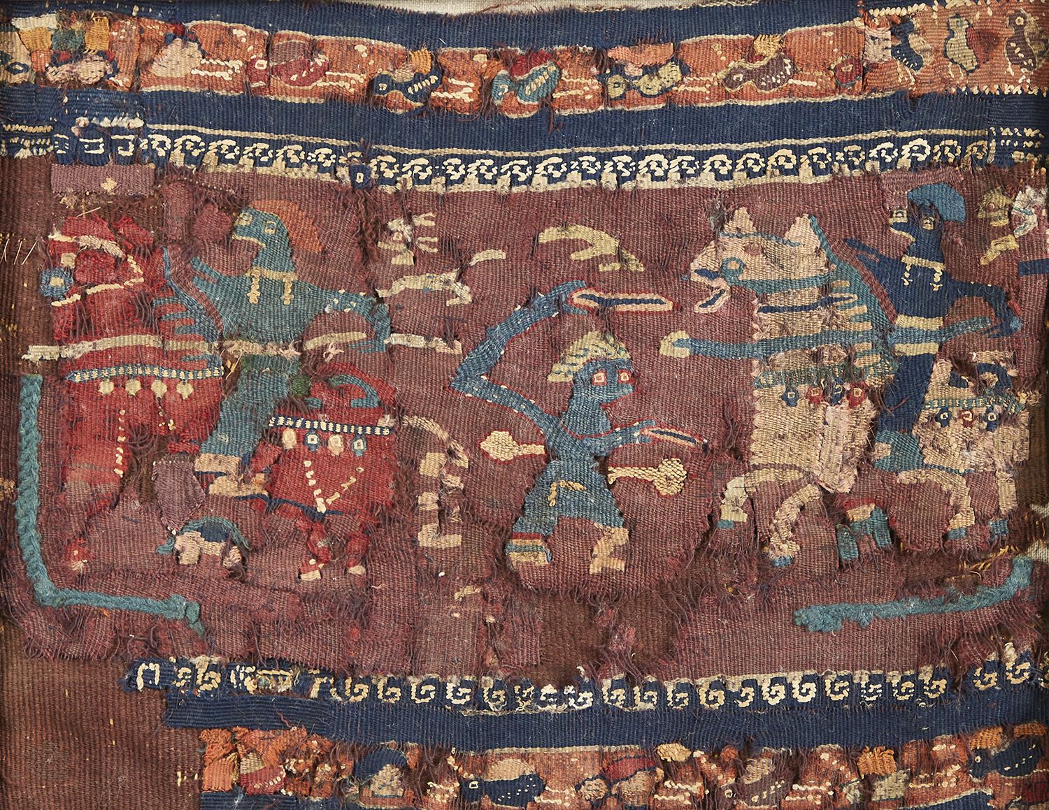 ÉGYPTE, ÉPOQUE COPTE, VII-VIII siècle 埃及，科普特时期，七至八世纪
羊毛和亚麻围巾的一部分（合并）。
这似乎是一个战斗场景&hellip;