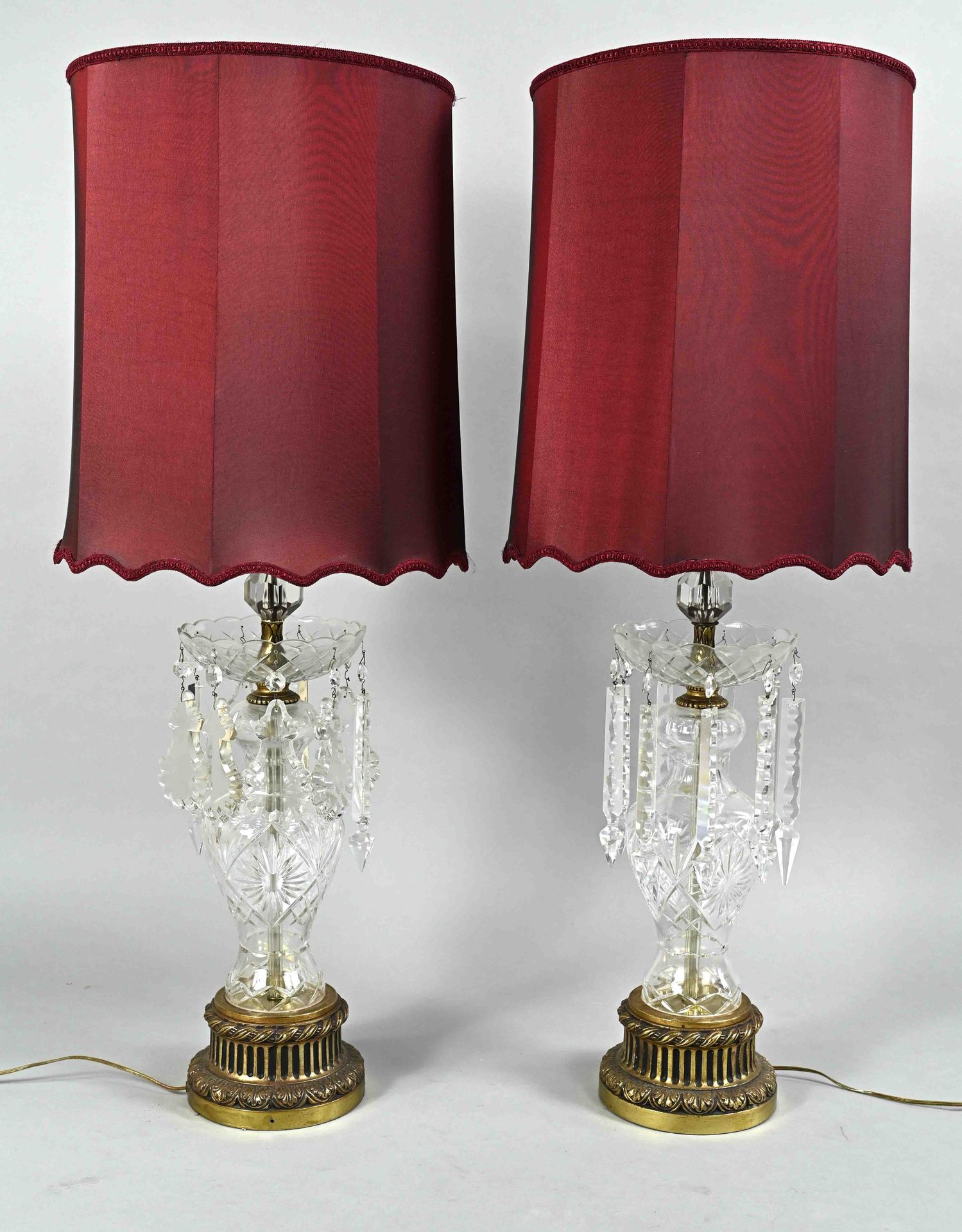 Null Paire de lampes en cristal, allemand, 20e siècle, cristal taillé avec pied &hellip;