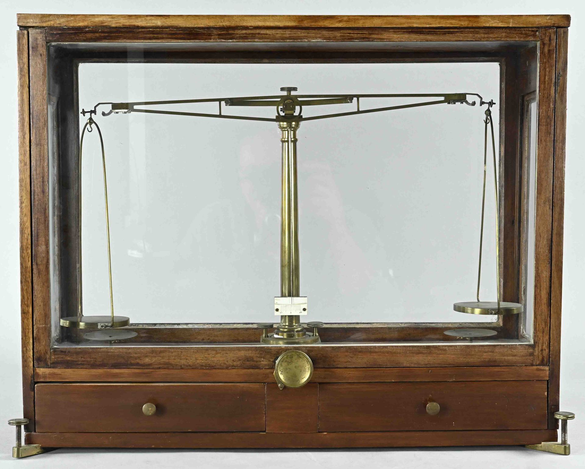 Null Balanza de precisión, alemana, 2ª mitad del siglo XIX, madera con caja de c&hellip;