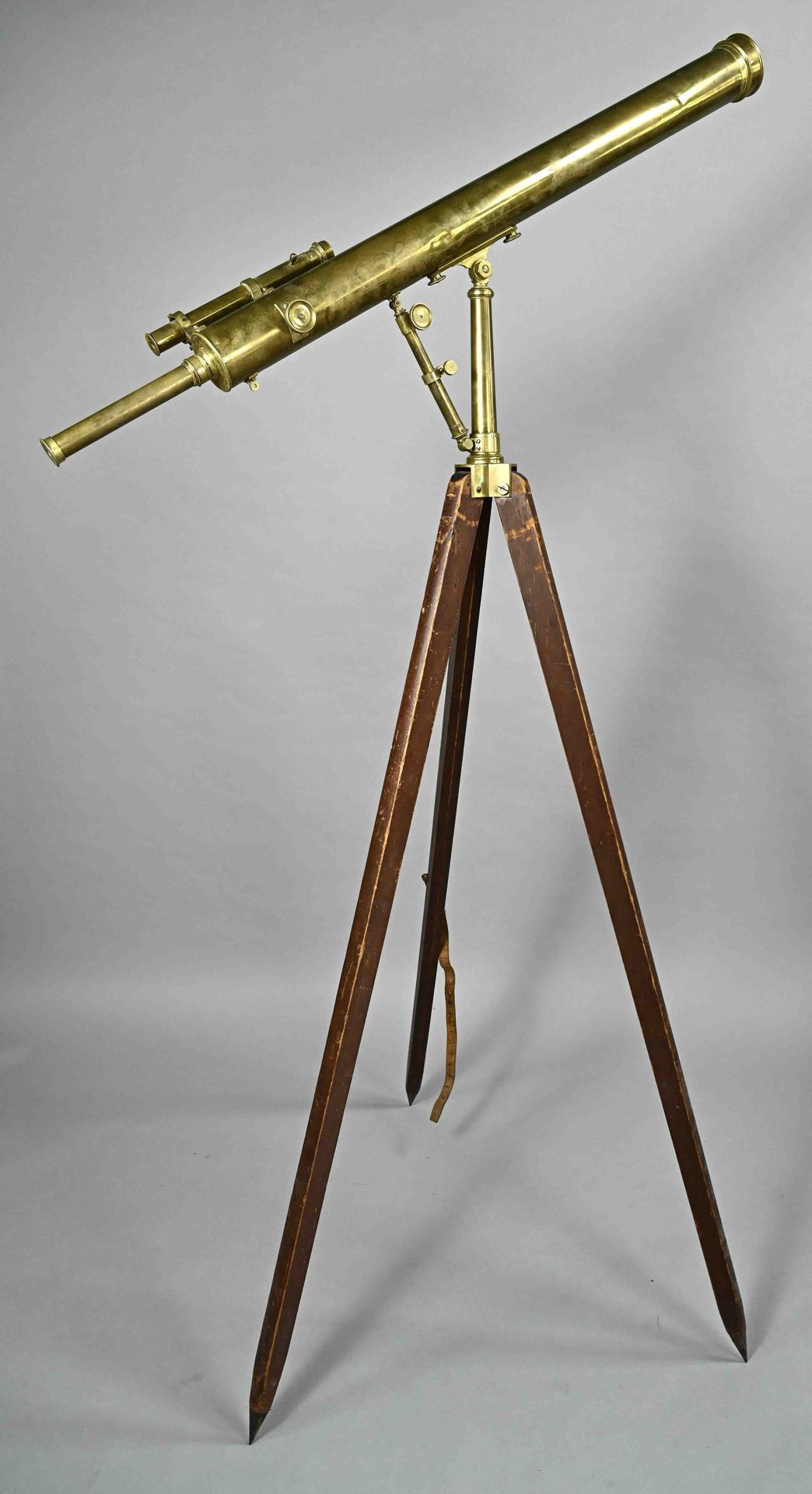 Null 折射仪-望远镜，英国，19世纪，Newton & Co, Opticians, Fleetstr., London, 黄铜，通过齿条和小齿轮驱动调整目&hellip;