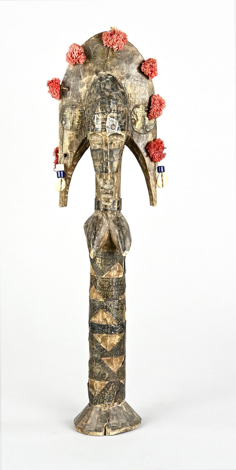 Null 图腾像，三面有3张脸，胸部，非洲，木头，背面有贝壳，有金属配件装饰，长43厘米