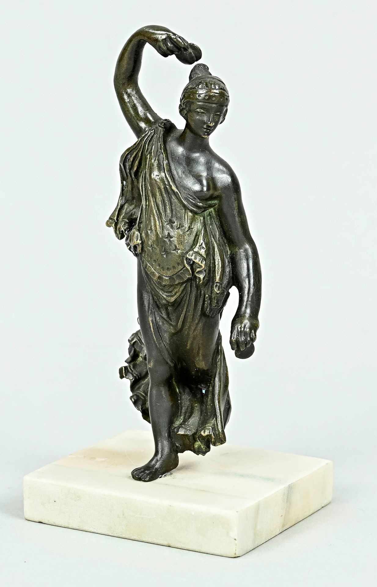 Null 铜像，希腊，19世纪，"带着小鼓的舞者"，高17.5厘米，置于大理石底座上