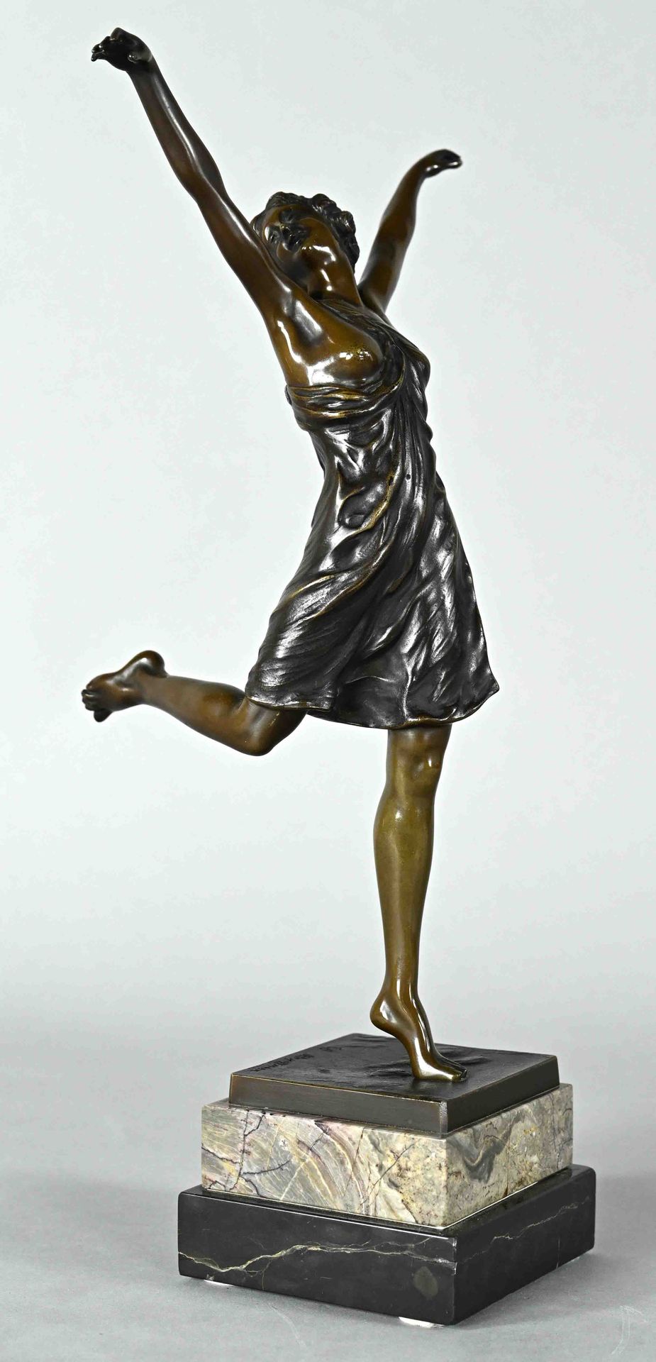 Null Hoffmann, Otto (1885 - 1915 Berlin), "Tänzerin", Bronzefigur auf quadratisc&hellip;