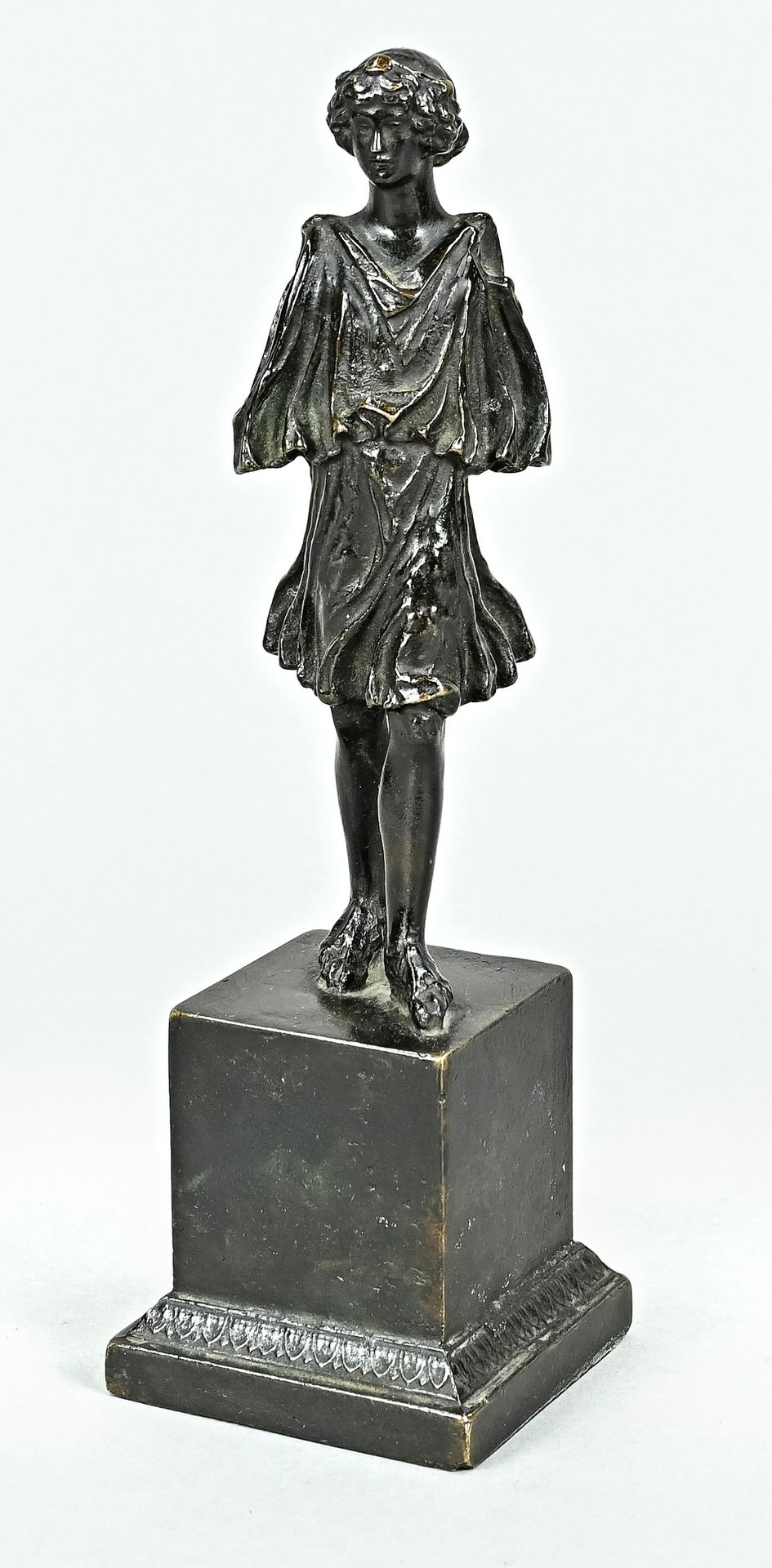 Null Bronzefigur, Italien, 19. Jh., "Römerin", Bronze, Höhe 23 cm, fein ausgefor&hellip;