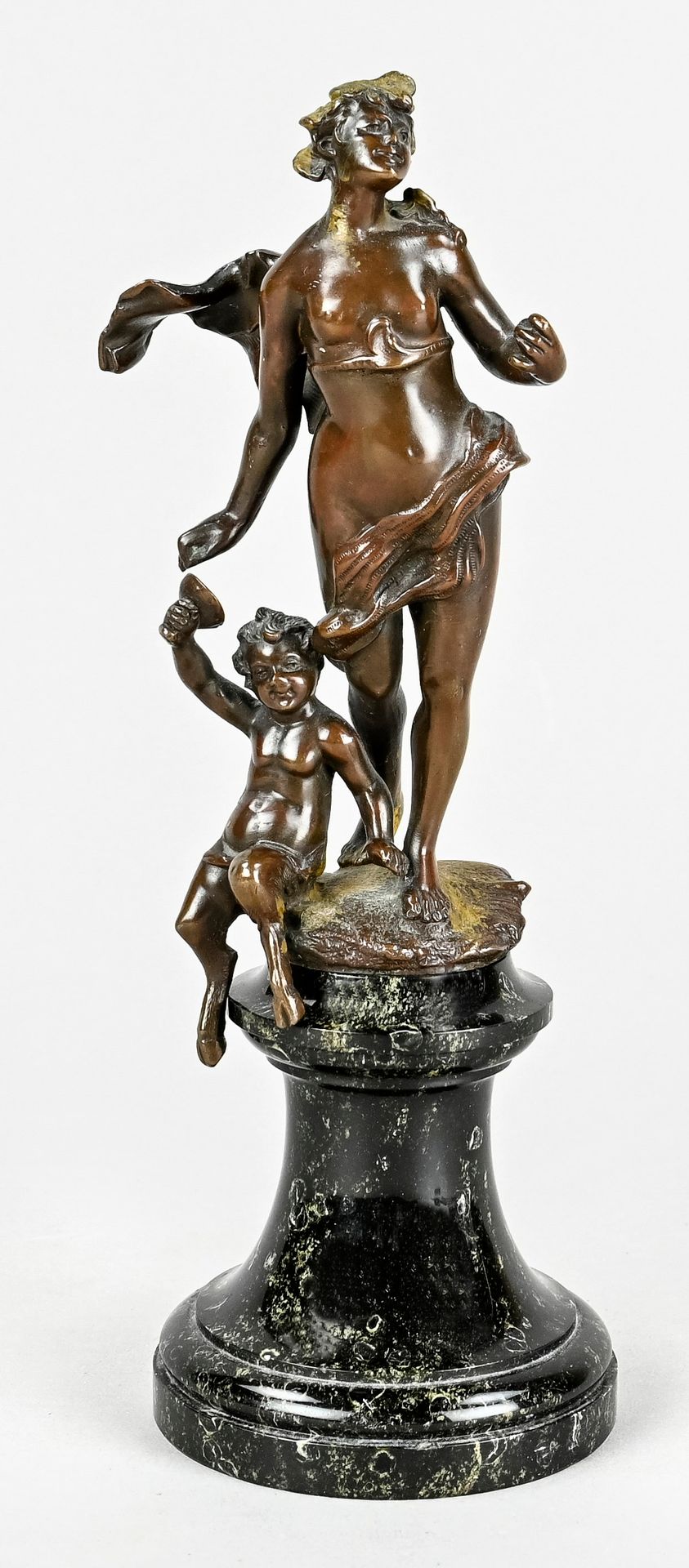 Null Figura in bronzo c. 1900, "Diana con Satiro", figura in bronzo su base in m&hellip;