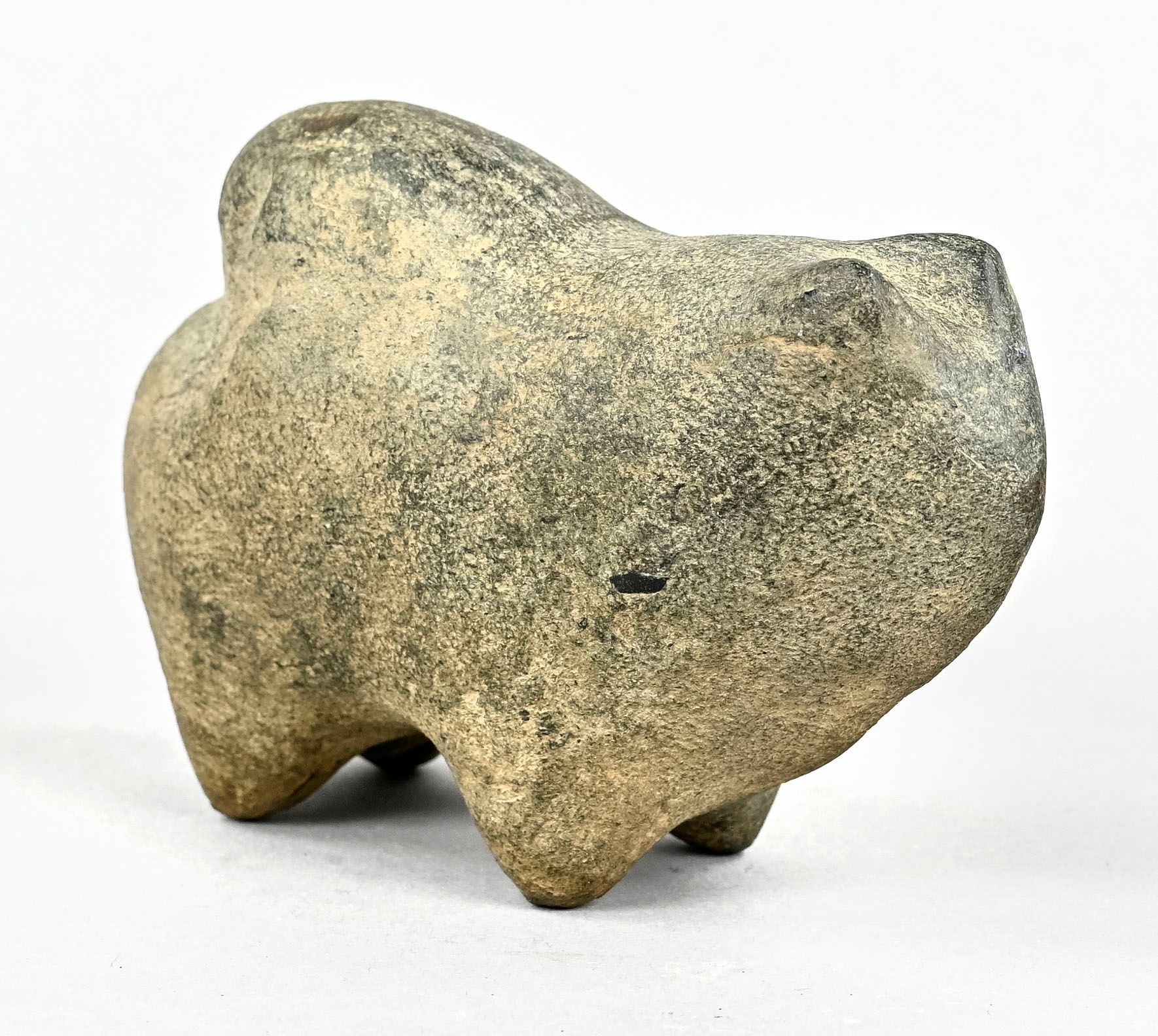 Null Archaic animal figure, rounded shape, four legged, hump on the back, stone &hellip;