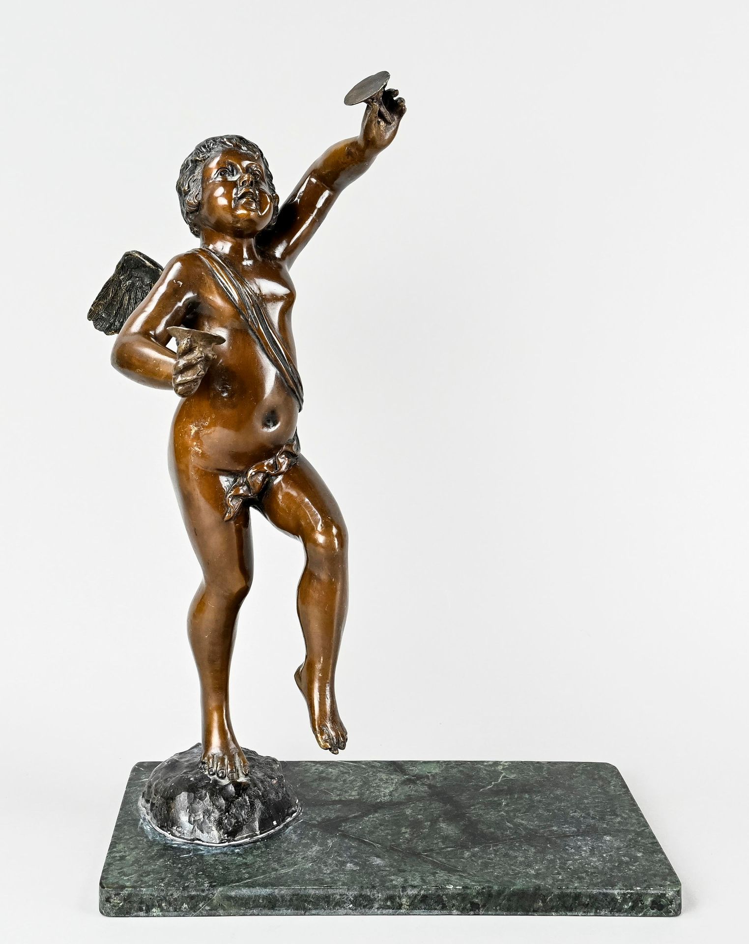 Null Bronzefigur, Italien, 20. Jh., "Engel mit Schellen", Bronze, Höhe 54 cm, au&hellip;