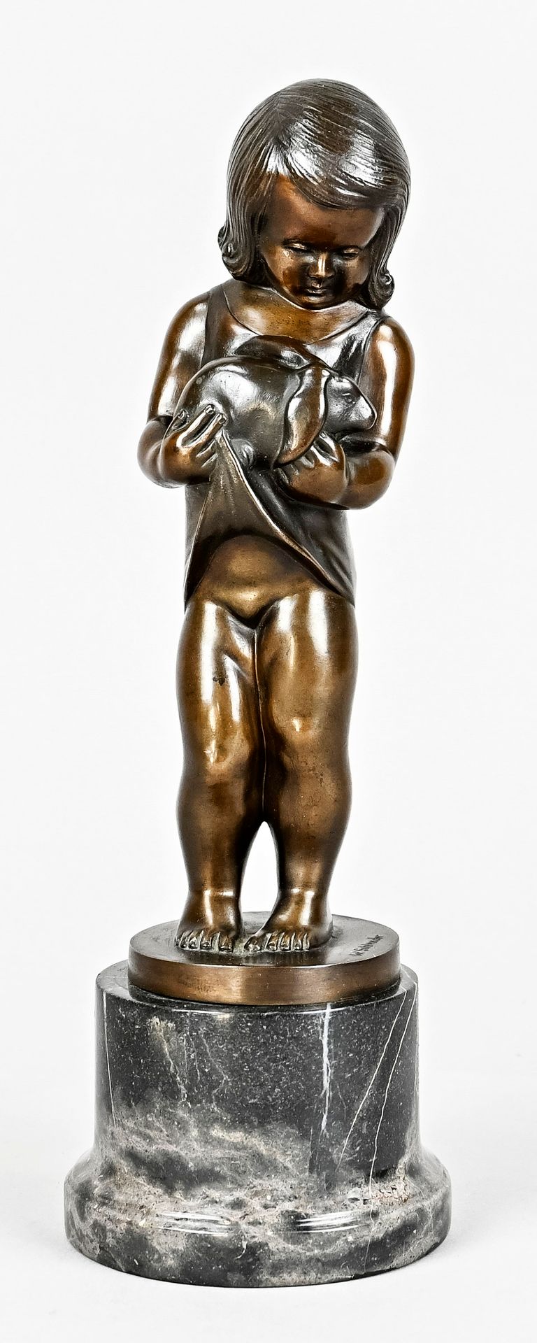 Null 施兰德，威廉姆（1858 - 1945），铜像 "带着兔子的女孩"，大理石基座，美丽的铜锈，高27厘米