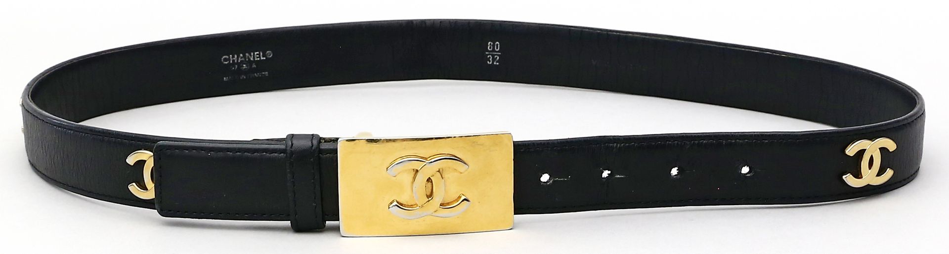Taillengürtel, Chanel. Narrow waist belt in black leather with silver-tone embos&hellip;