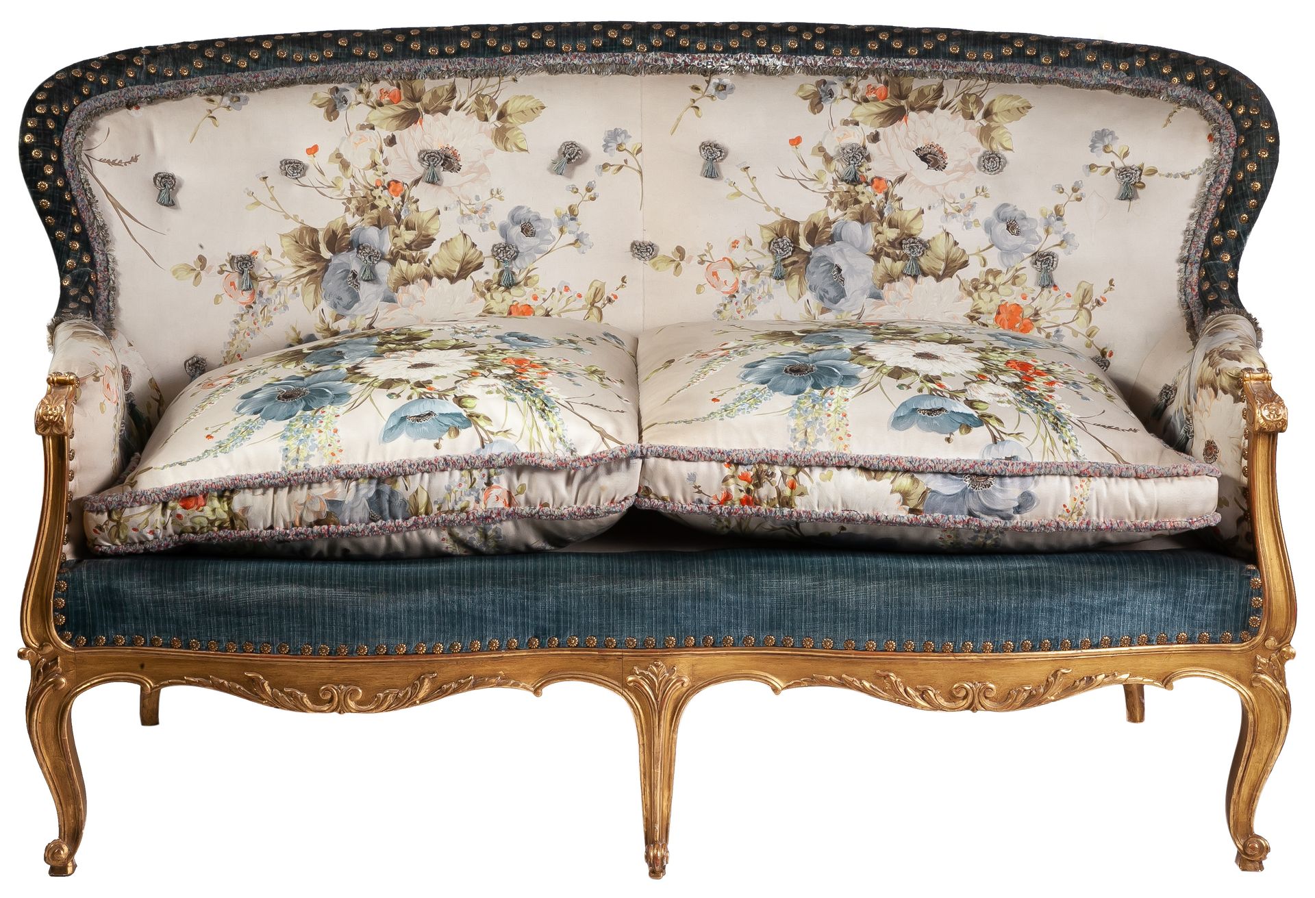 Null 三件套，包括一个双座沙发和两个路易十五风格的Bergère扶手椅，用雕刻和部分镀金的木头和花卉软垫组成。

沙发：87 x 56 x 157厘米

扶&hellip;