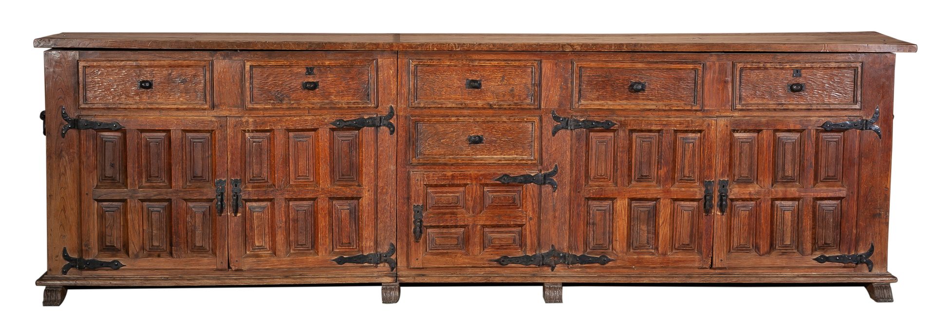 Null Großes Sideboard mit Türen und Schubladen im spanischen Stil mit getäfeltem&hellip;