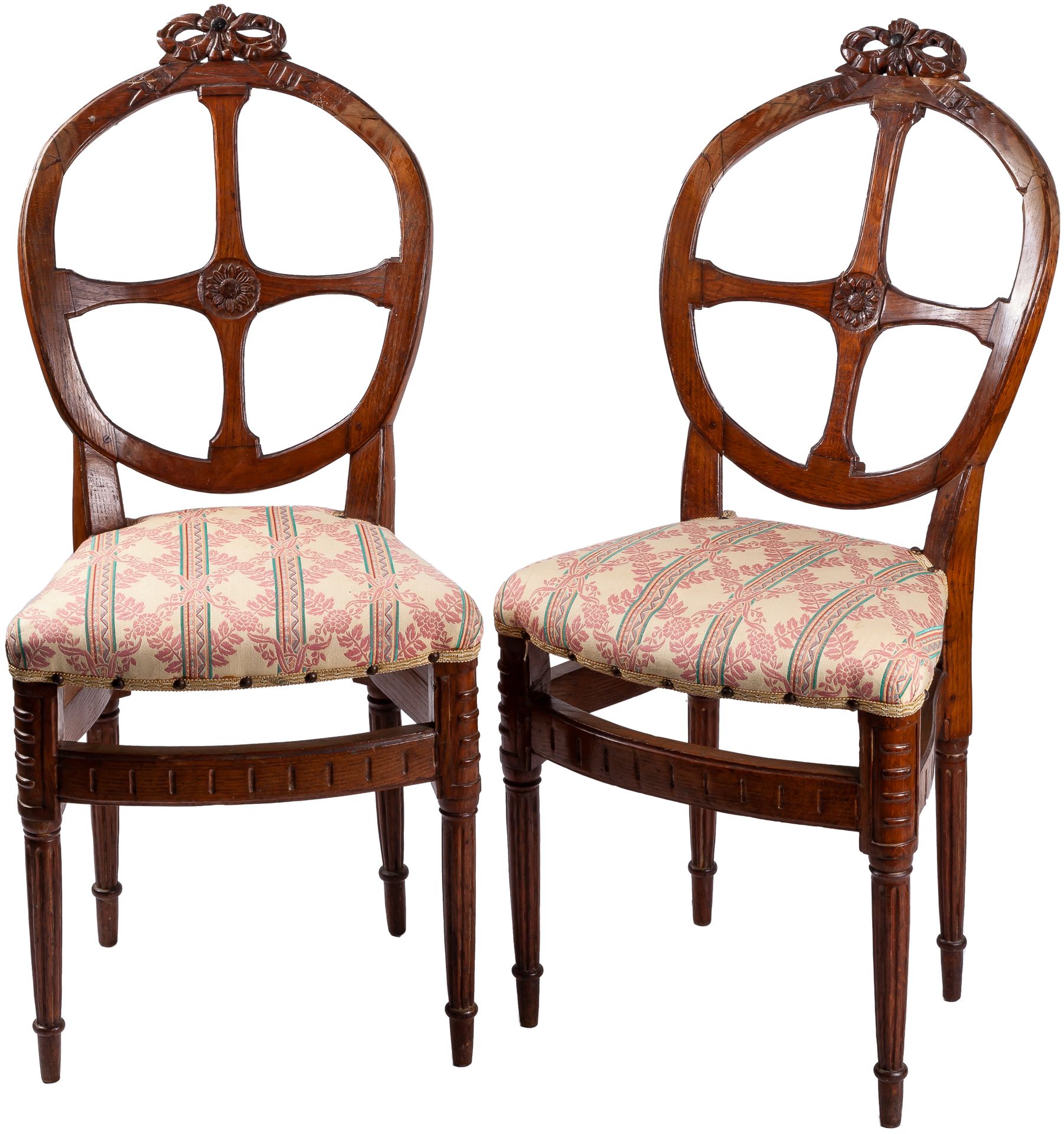 Null A pair of North European Louis XVI style chairs decorated with carved ribbo&hellip;