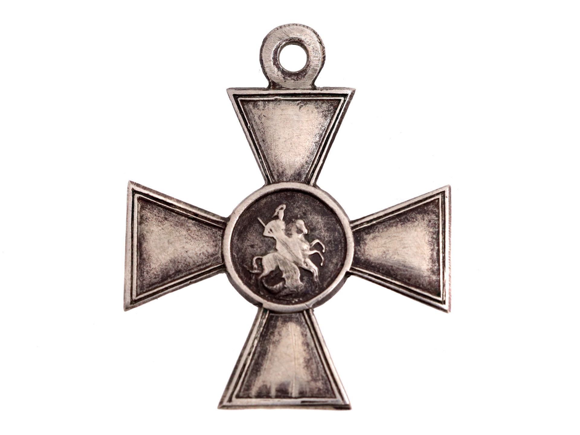 Null 
一枚俄罗斯帝国圣乔治十字勋章，4级，以白金属铸造。铸有 "白色金属 "的俄罗斯首字母（两个西里尔字母），编号为236205。

尺寸：1 3/8 x&hellip;