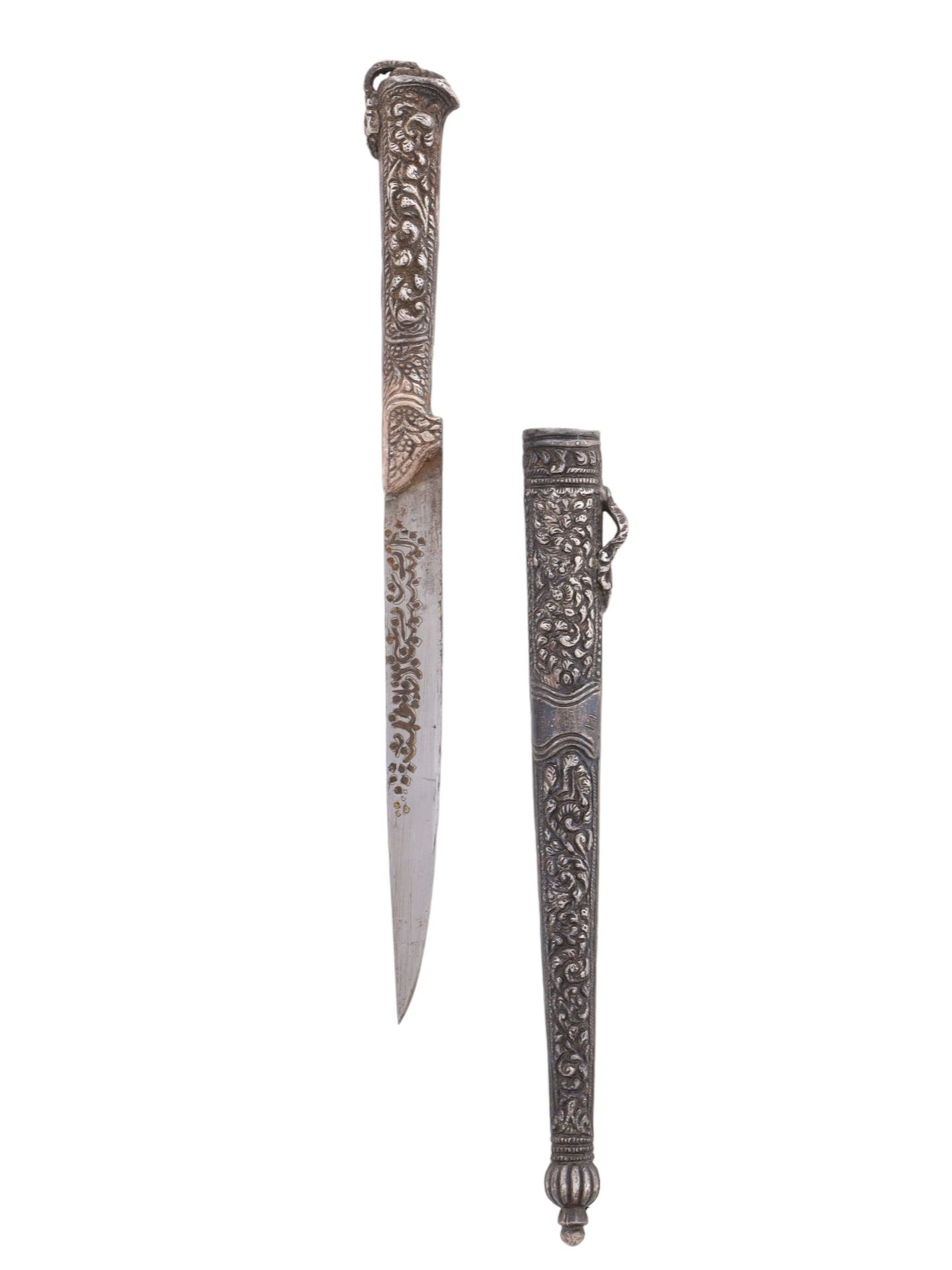 Null Le couteau, de style typiquement ottoman, est doté d'un étui en argent à dé&hellip;
