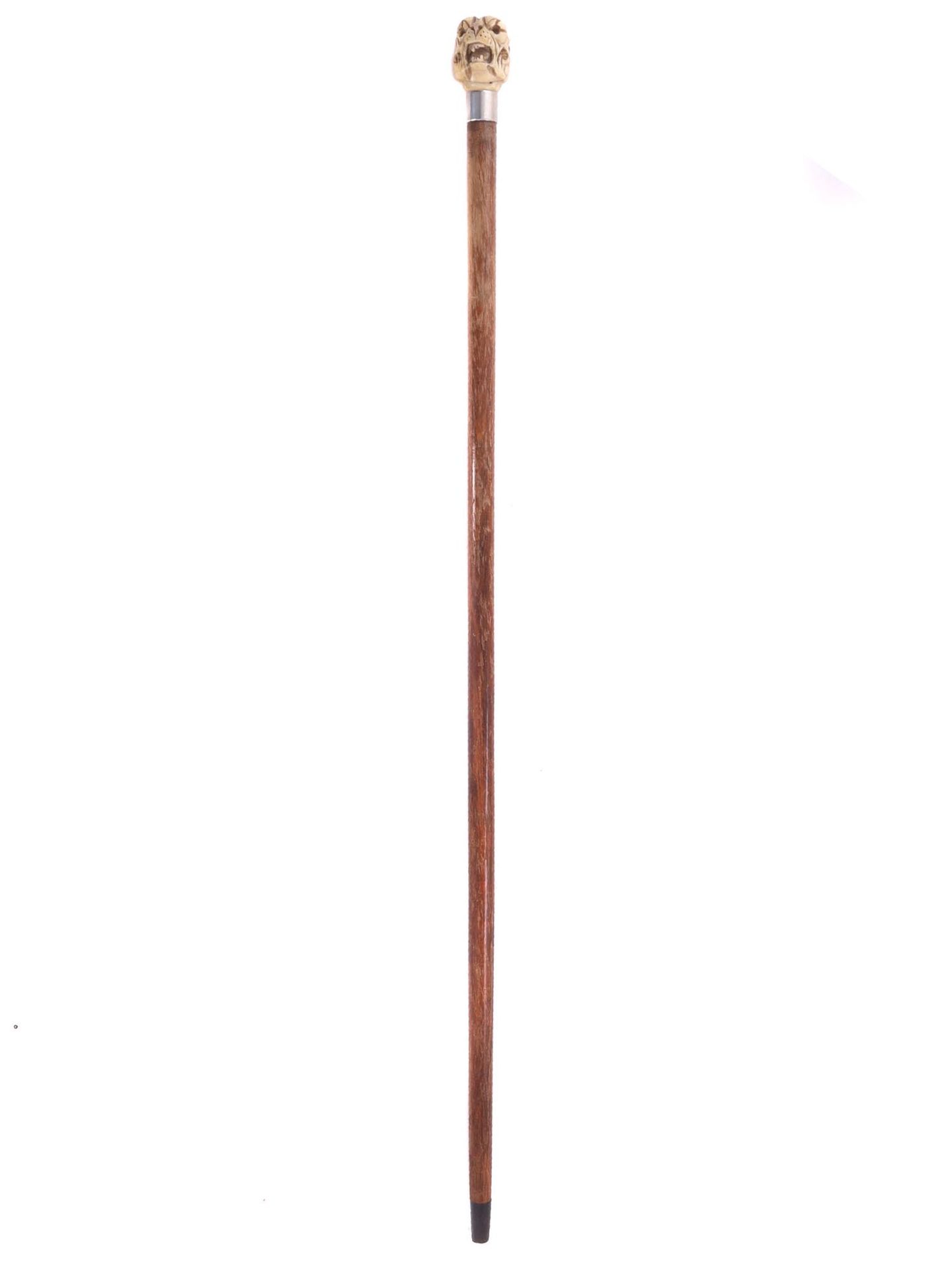 Null Superbe canne bâton de marche avec une poignée figurative sculptée à la mai&hellip;