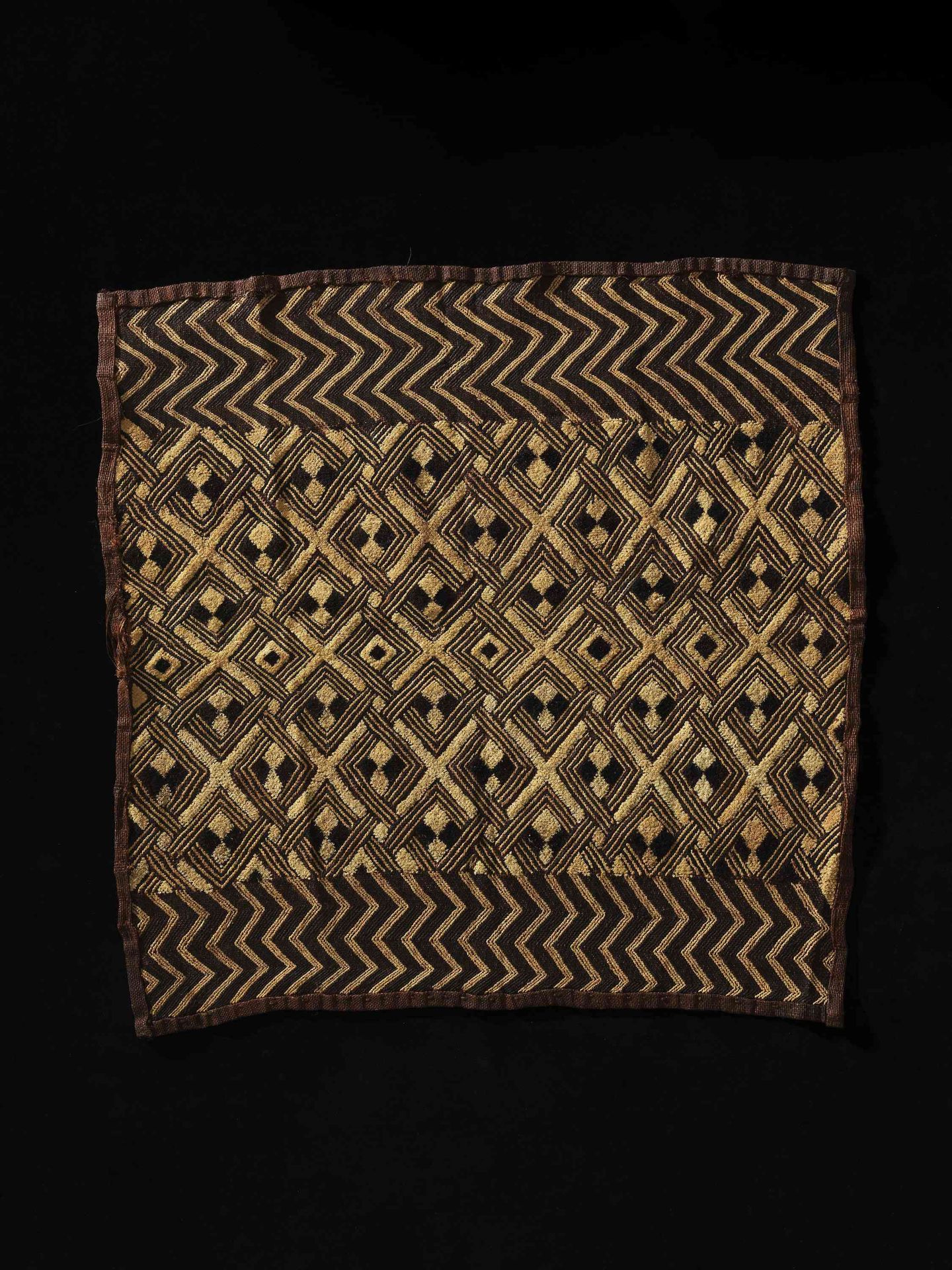 A Kuba Cut-Pile Embroidery Fabric Tissu en peluche Raphia

Cuba, RD Congo

Sans &hellip;