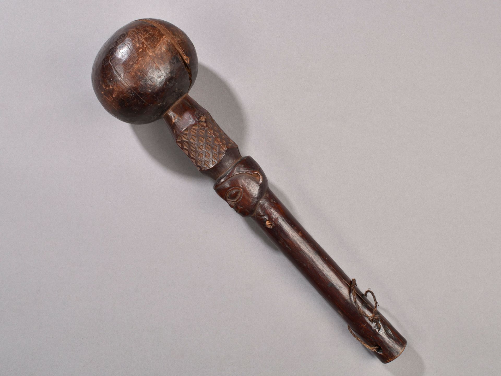 A Kongolese Club Mace

DR Congo

Ohne Sockel / without base

Wood. L 37 cm.

 

&hellip;