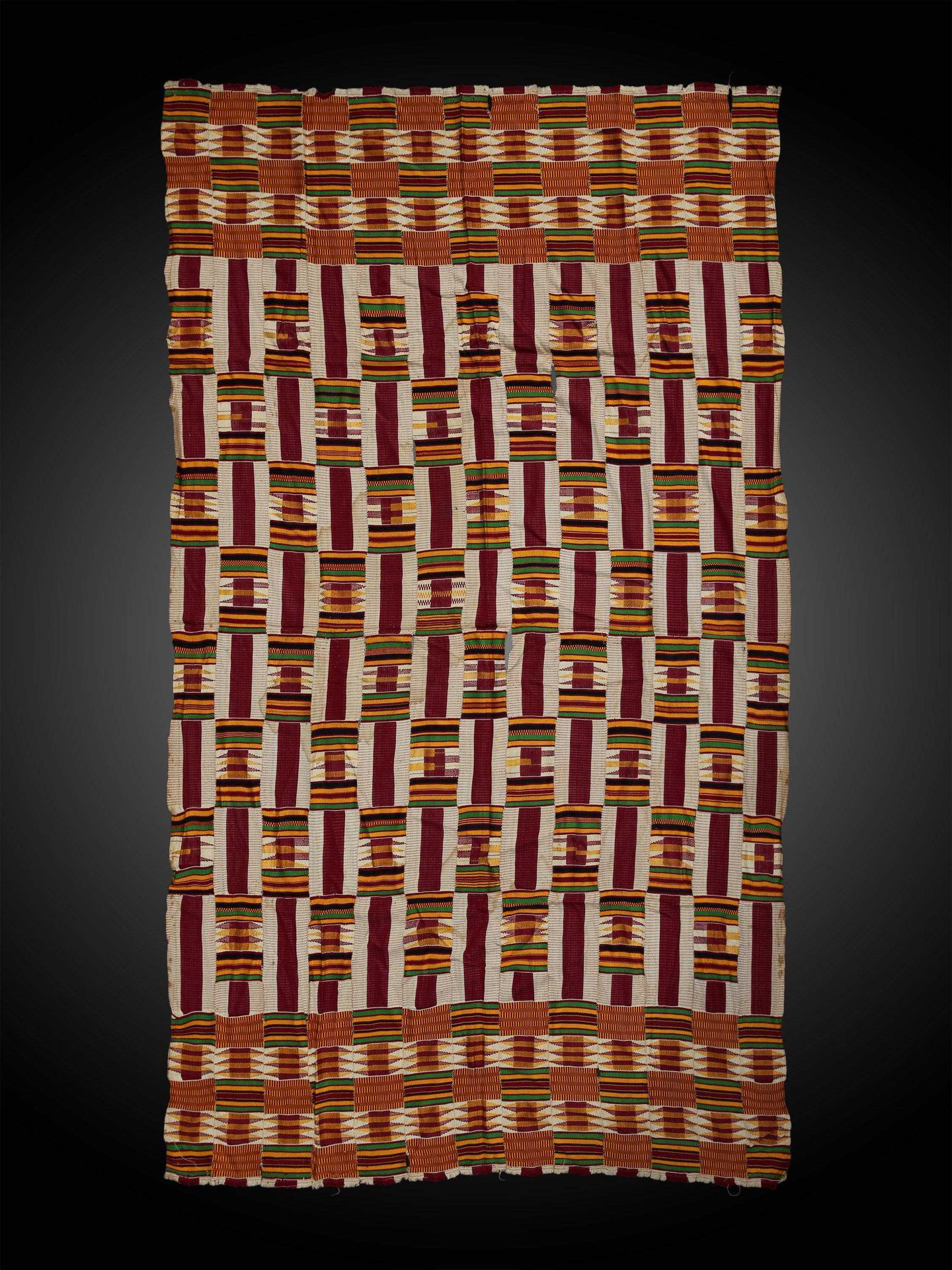 An Asante Cloth, "kente" 缠绕式长袍，"坎特"。

阿桑特，加纳

Ohne Sockel / 无底座

棉花。高120厘米。长200厘&hellip;