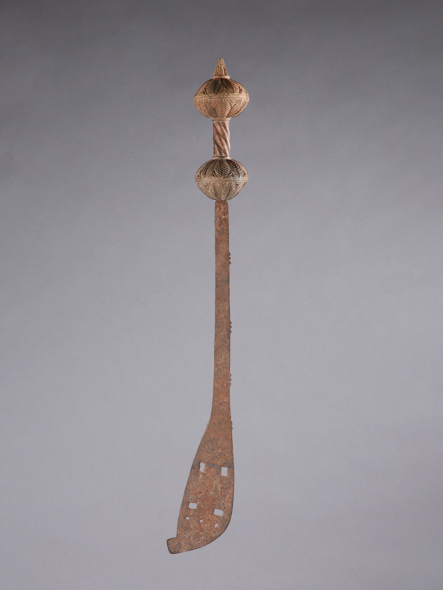 An Asante Sword, "afena" Espada, "afena

Asante, Ghana

Ohne Sockel / sin base

&hellip;