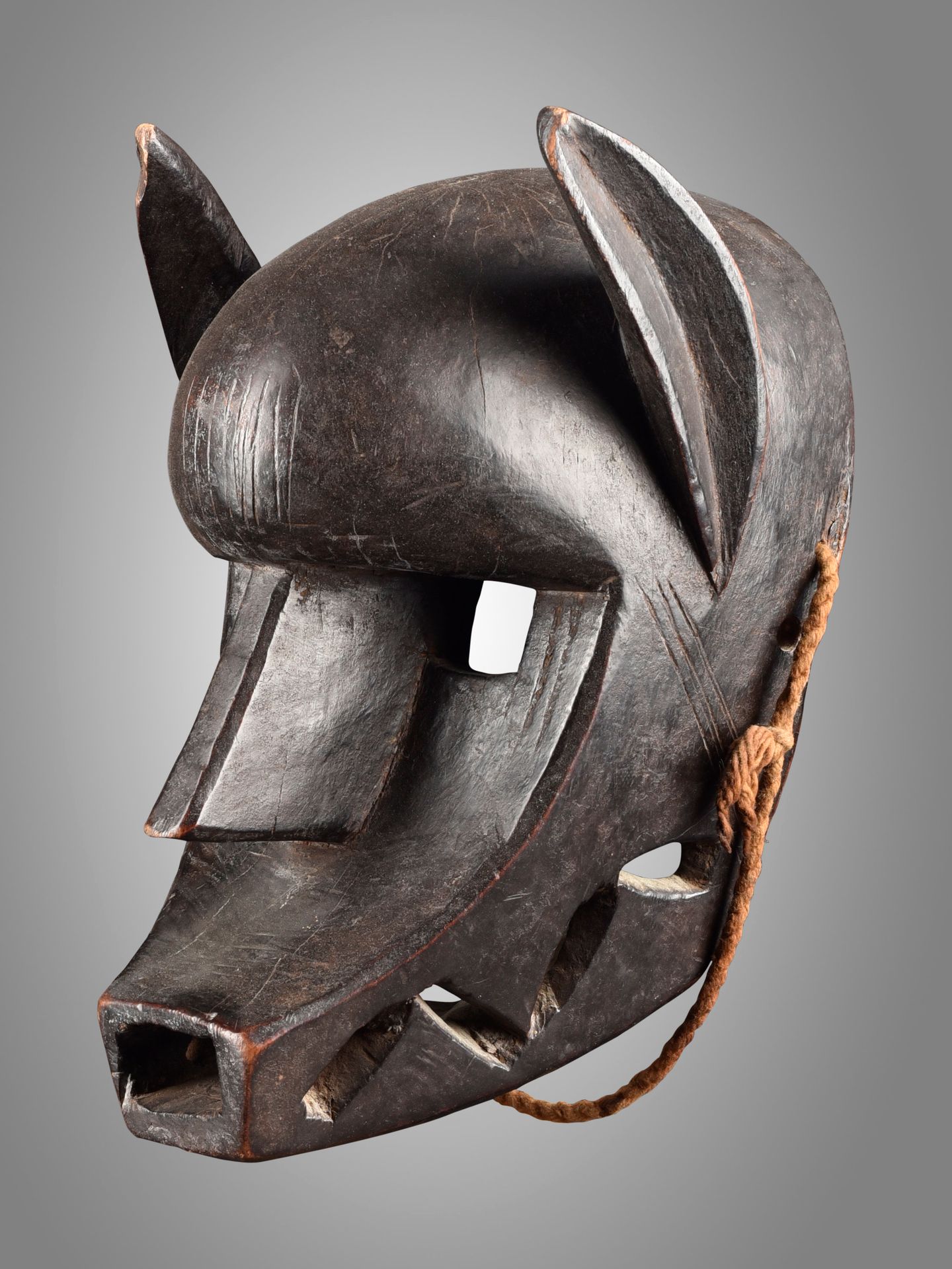 A Bamana Mask, "suruku" Masque de hyène, "suruku"
Bamana, Mali
Sans socle / with&hellip;