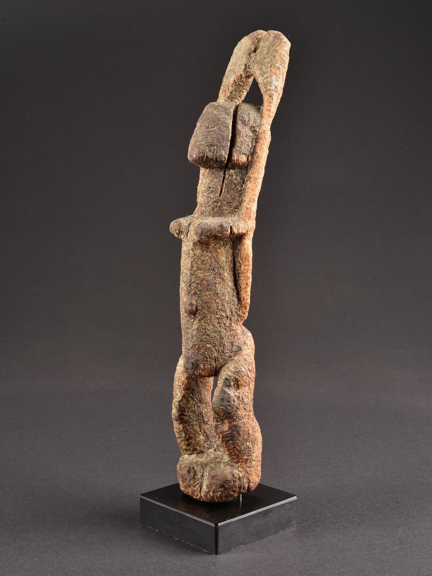 A Dogon Figure, "bras levées" Figura con los brazos levantados, "bras levées" Do&hellip;