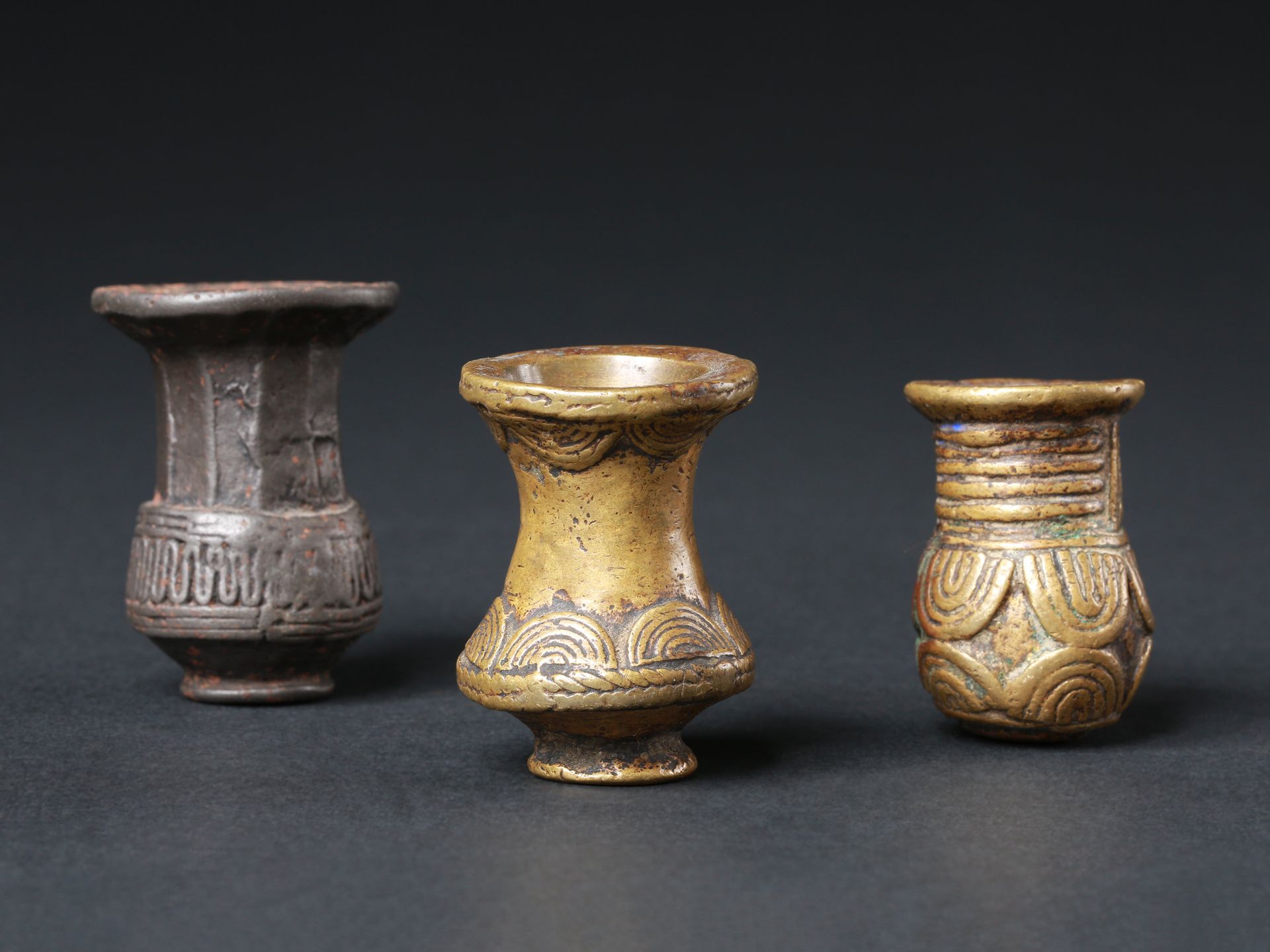 3 Dan (?) Miniature Beakers (?) 3 petits récipients en bronze
Dan ( ?), Côte d'I&hellip;