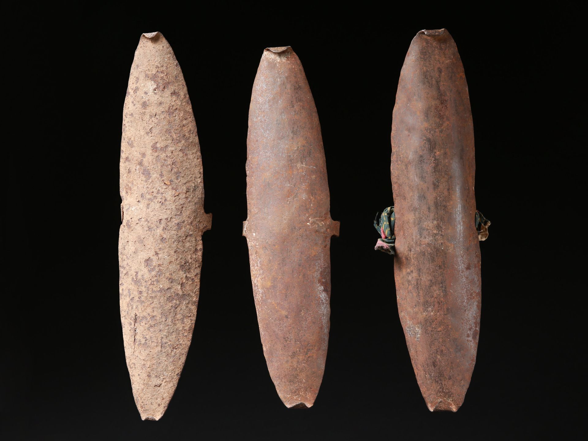 3 Kabye Arm Ornaments in Form of Shields 3 ornements de bras en forme de bouclie&hellip;