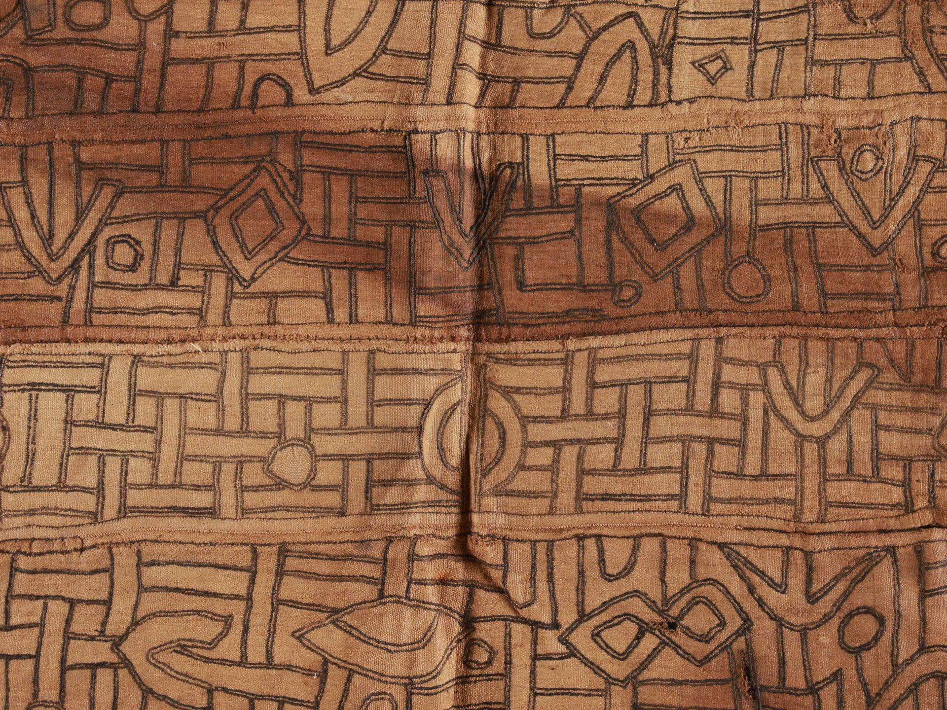 A Kuba Embroidery Fabric, Endpiece of an Overskirt Tissu de raphia, extrémité d'&hellip;