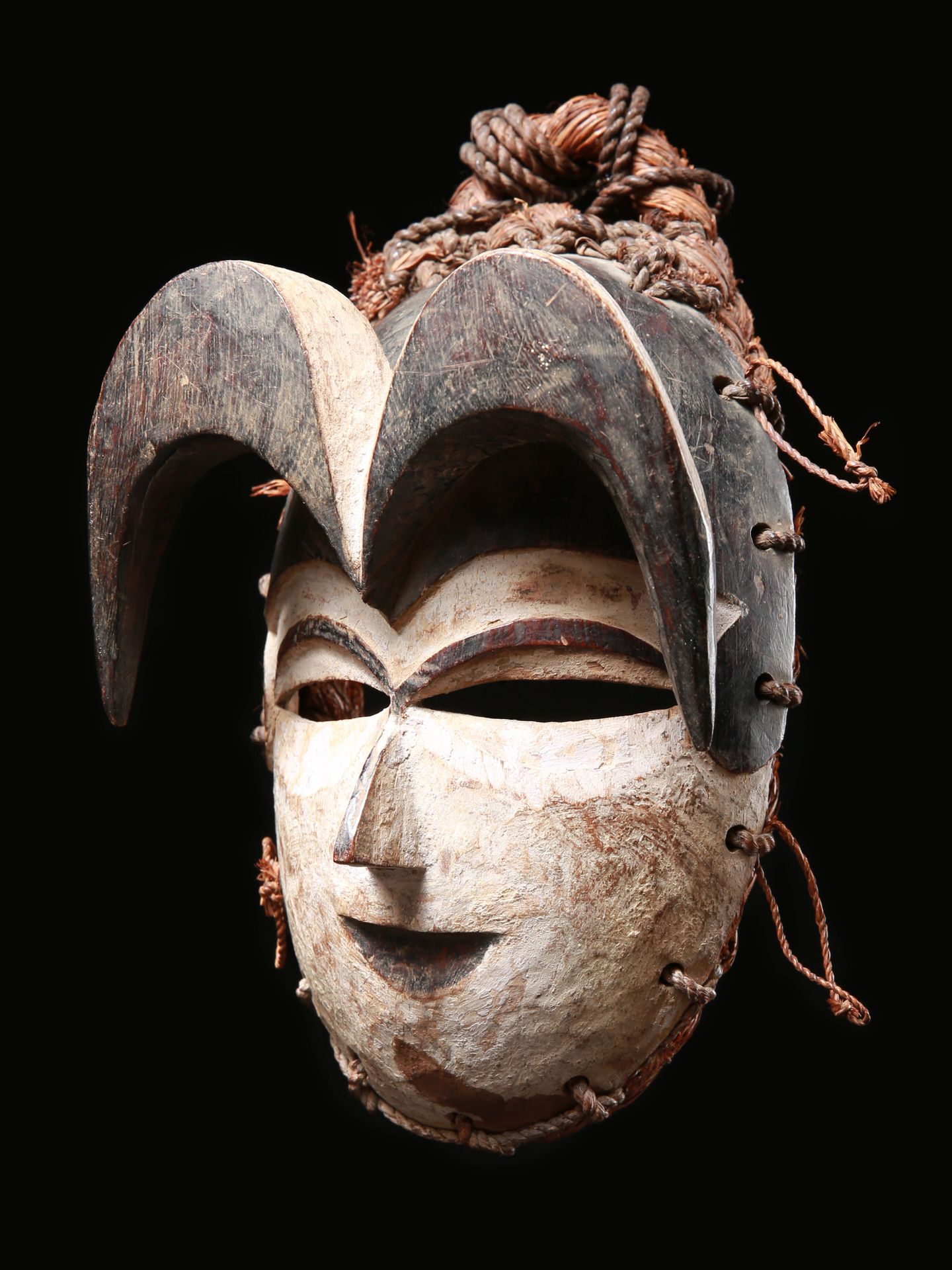 An Igbo-Afikpo Mask, "nfuebulu" Masque, "nfuebulu"
Igbo-Afikpo, Nigeria
Sans soc&hellip;
